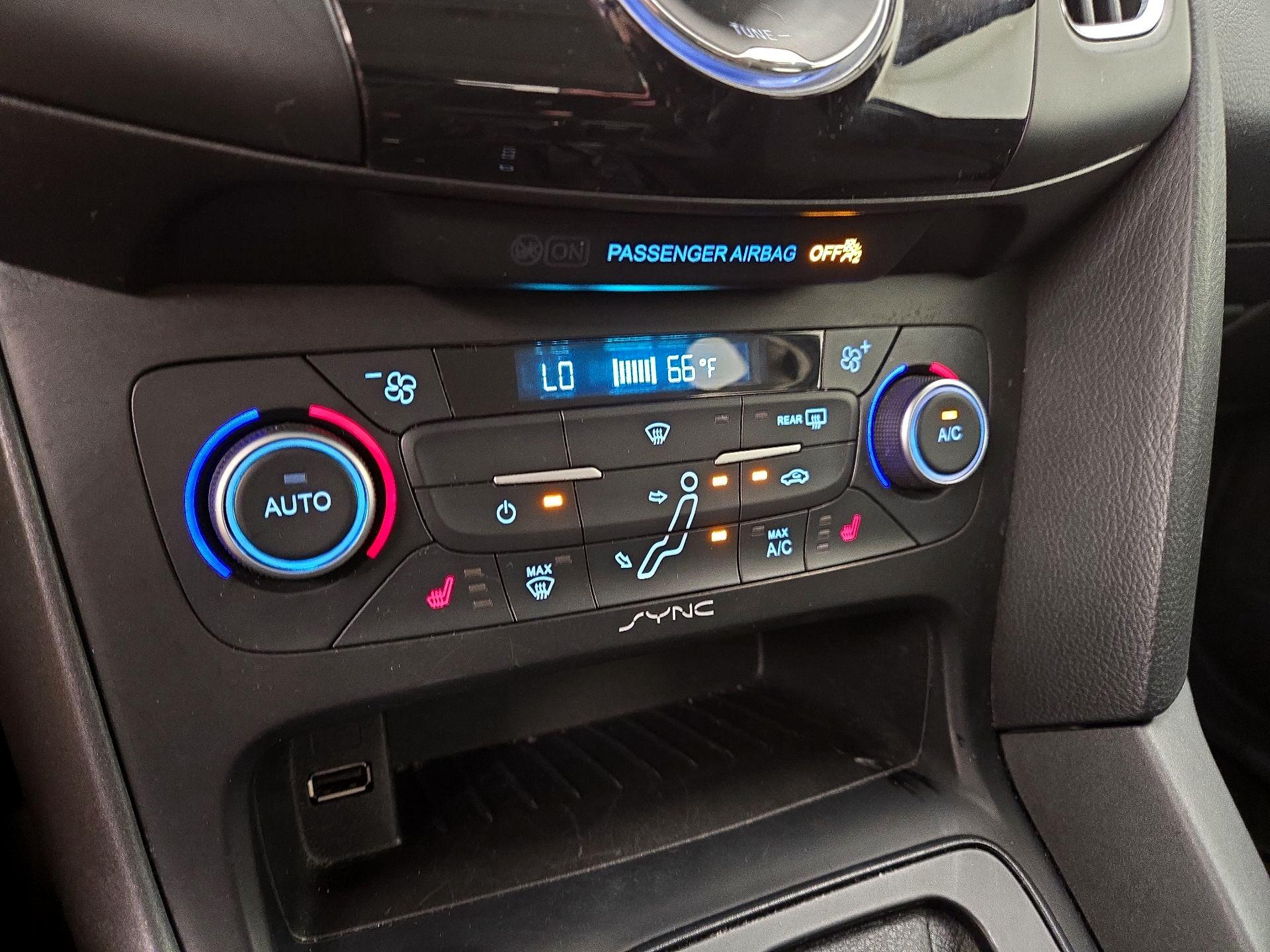 Thumbnail: 2018 Ford Focus - 16
