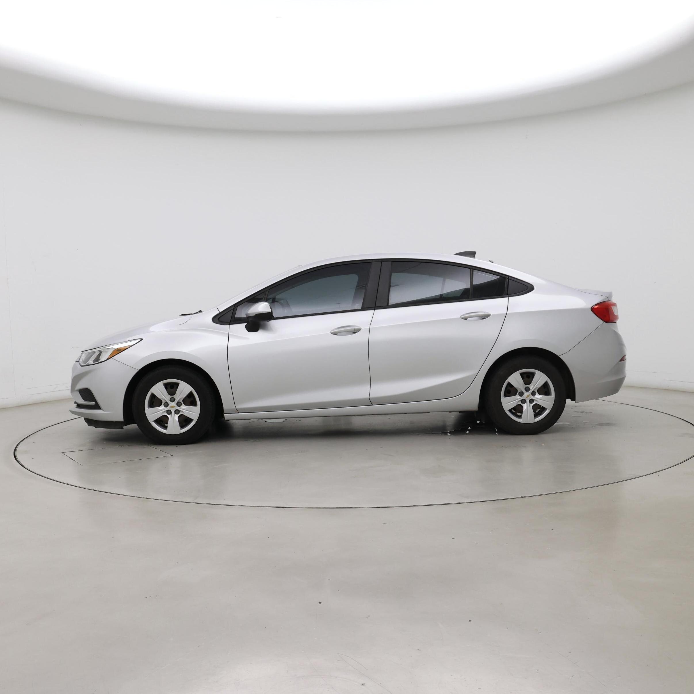 Thumbnail: 2017 Chevrolet Cruze - 3