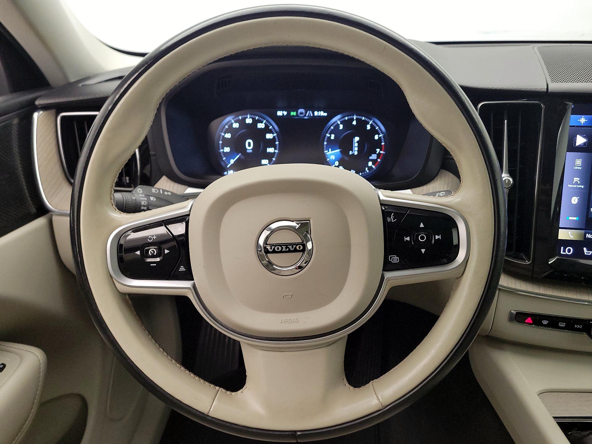 Thumbnail: 2021 Volvo XC60 - 10