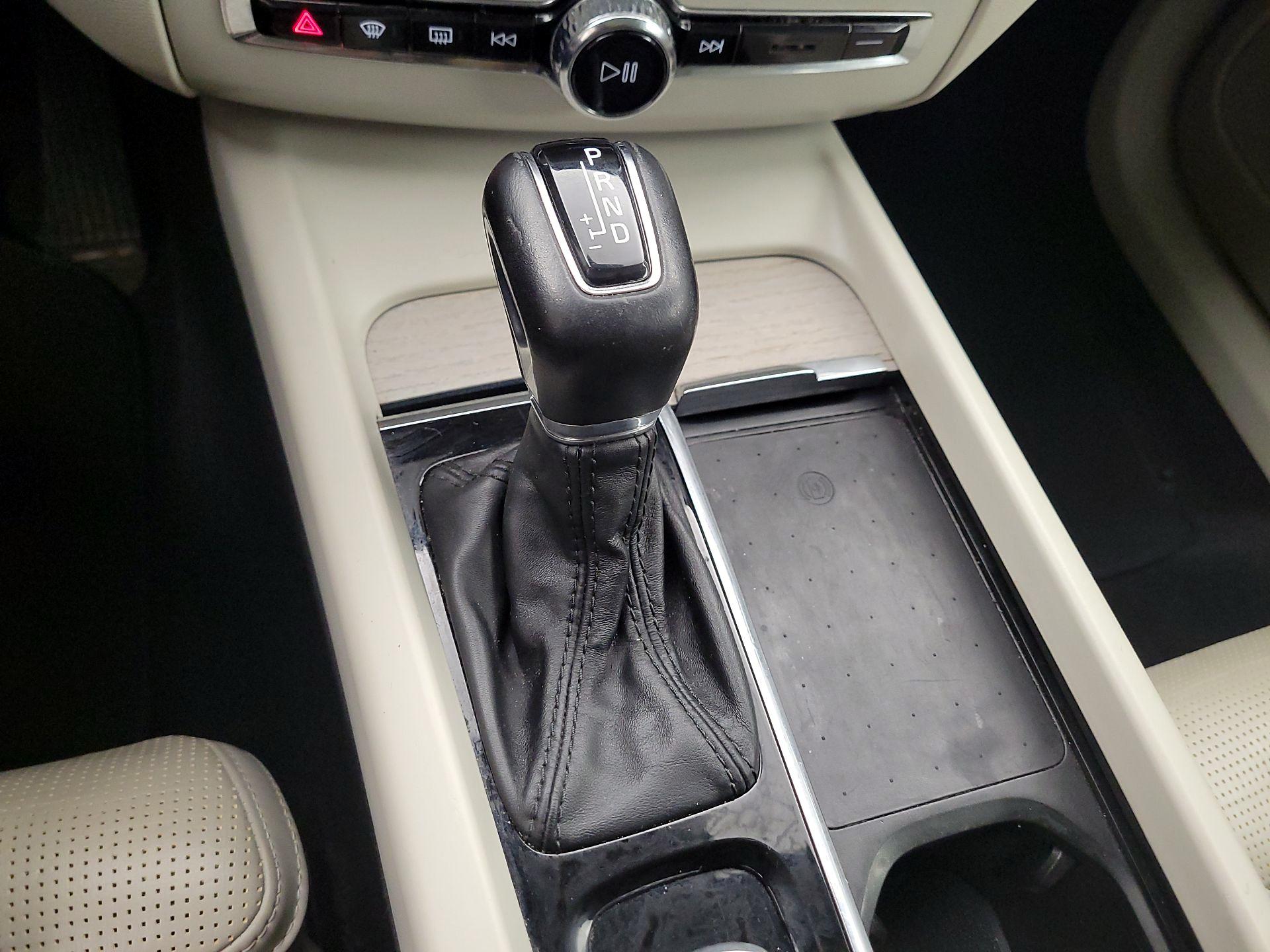 Thumbnail: 2021 Volvo XC60 - 17