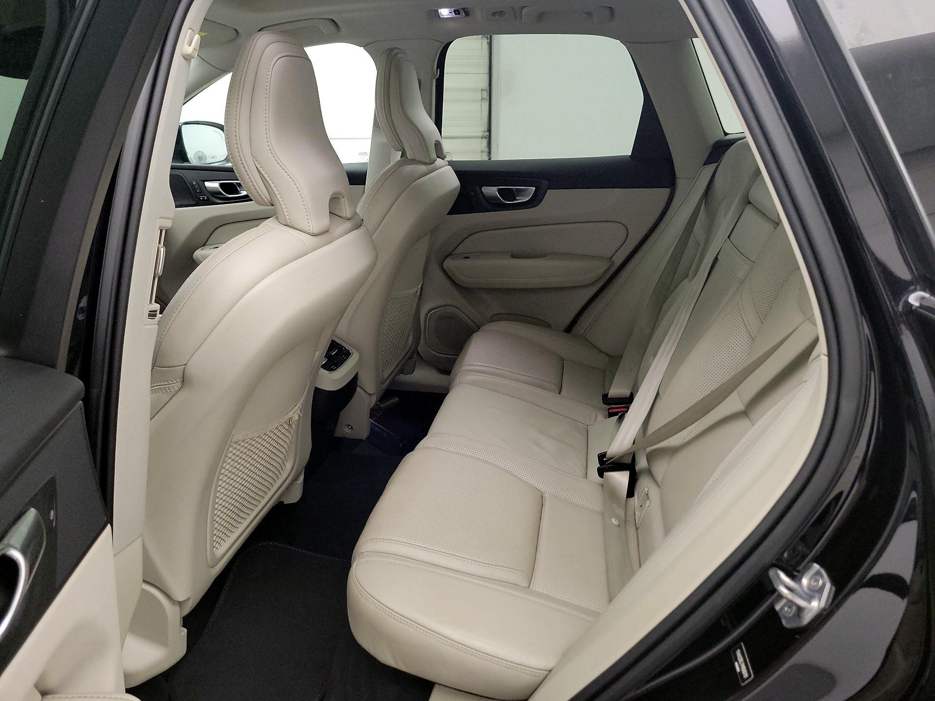 Thumbnail: 2021 Volvo XC60 - 18