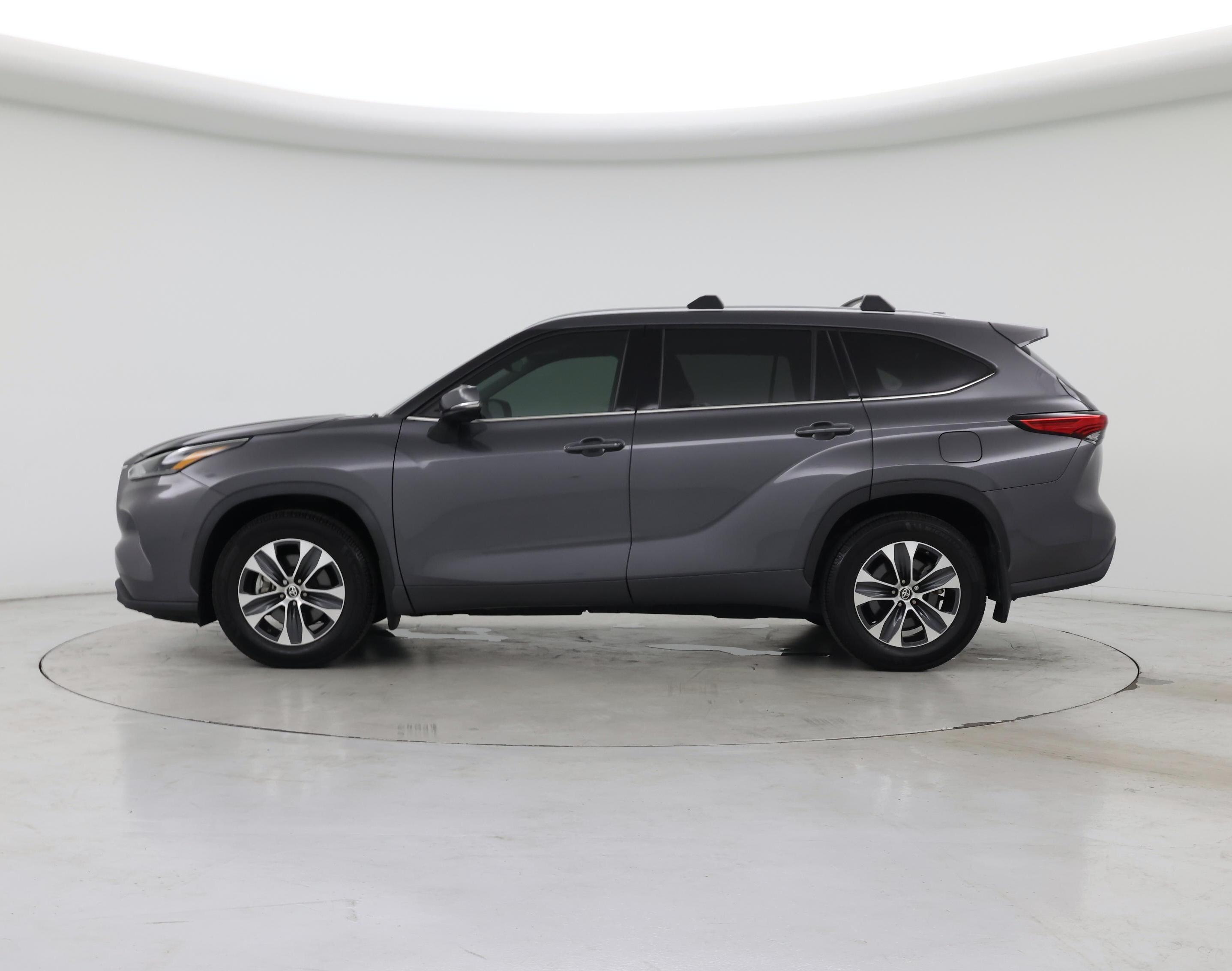 Thumbnail: 2021 Toyota Highlander - 3