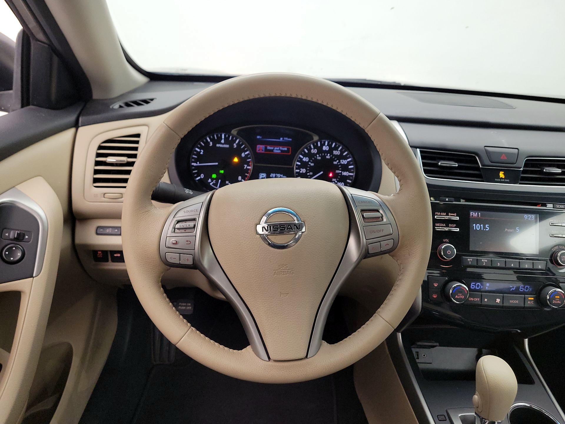 Thumbnail: 2015 Nissan Altima - 10