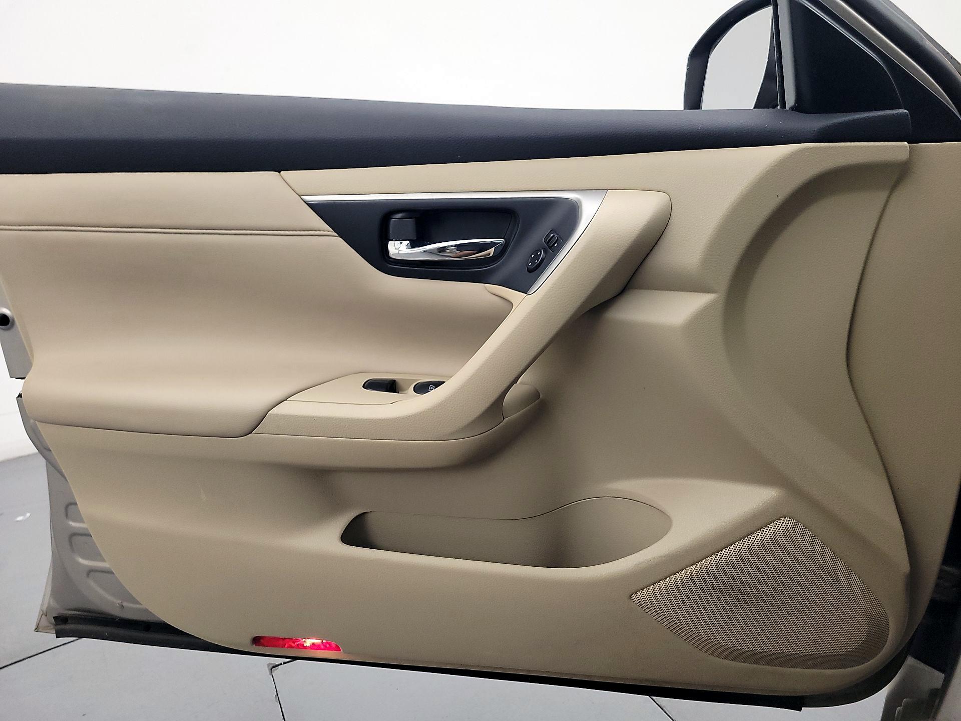 Thumbnail: 2015 Nissan Altima - 12