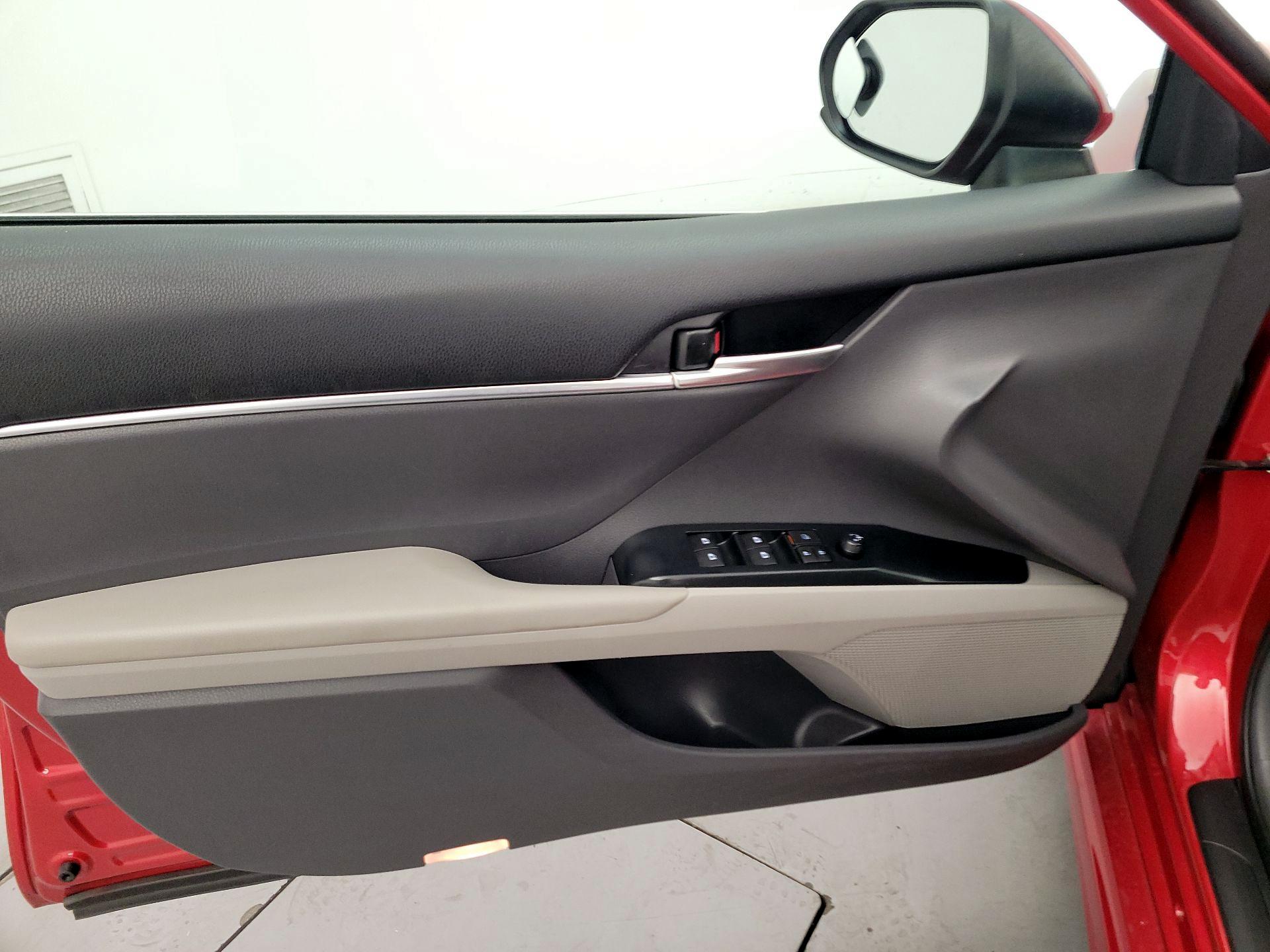 Thumbnail: 2019 Toyota Camry - 12