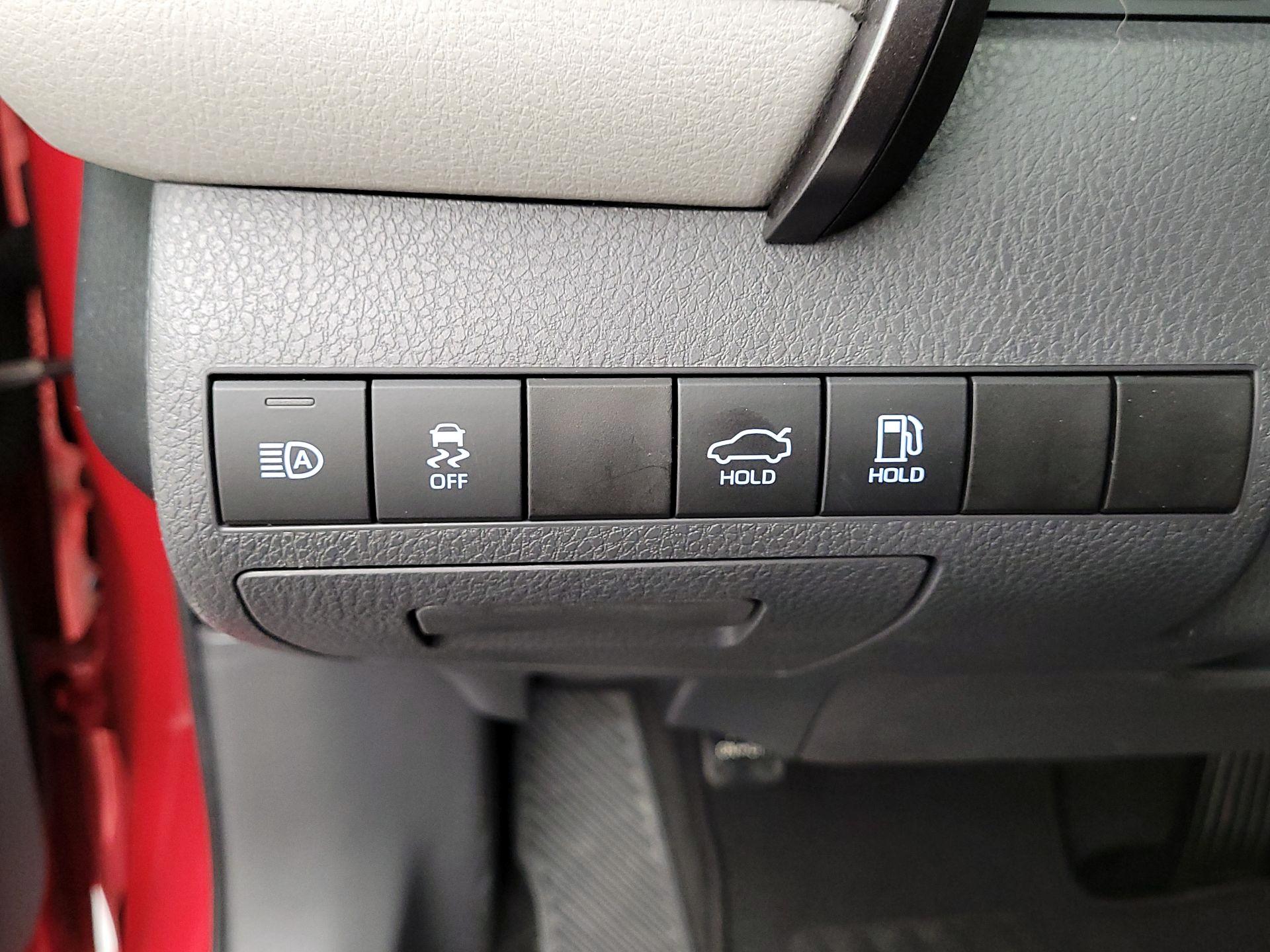Thumbnail: 2019 Toyota Camry - 13