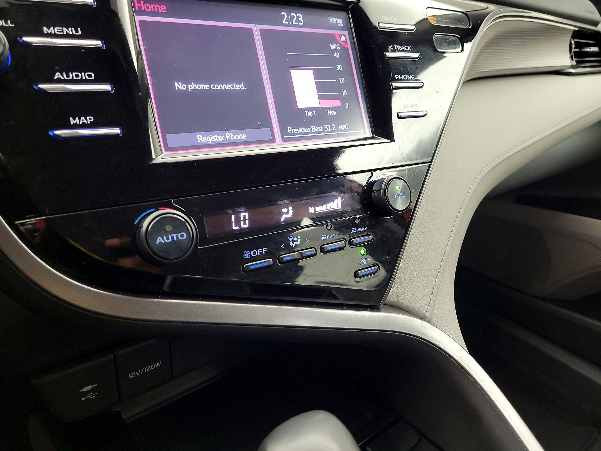 Thumbnail: 2019 Toyota Camry - 16