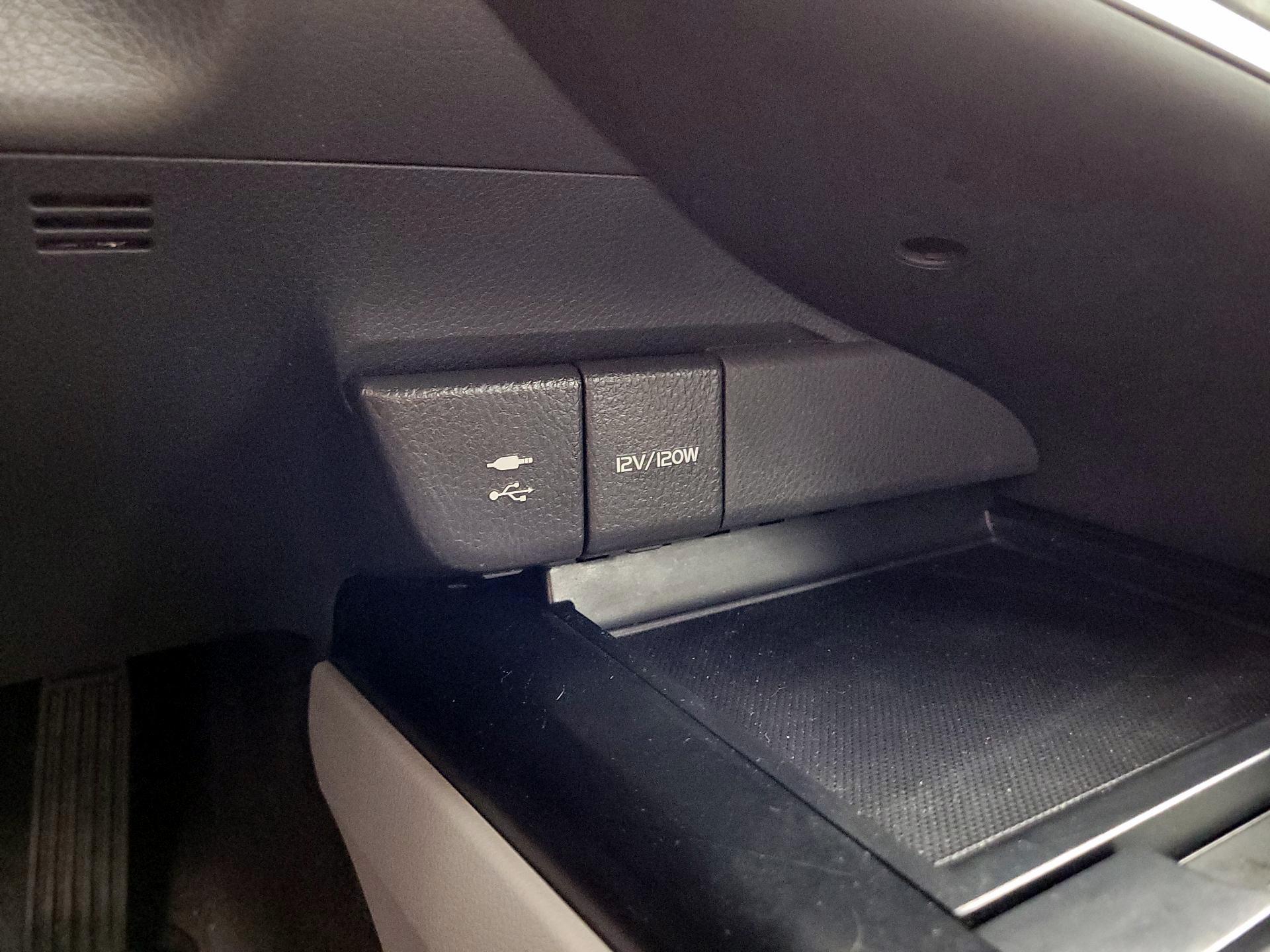 Thumbnail: 2019 Toyota Camry - 18