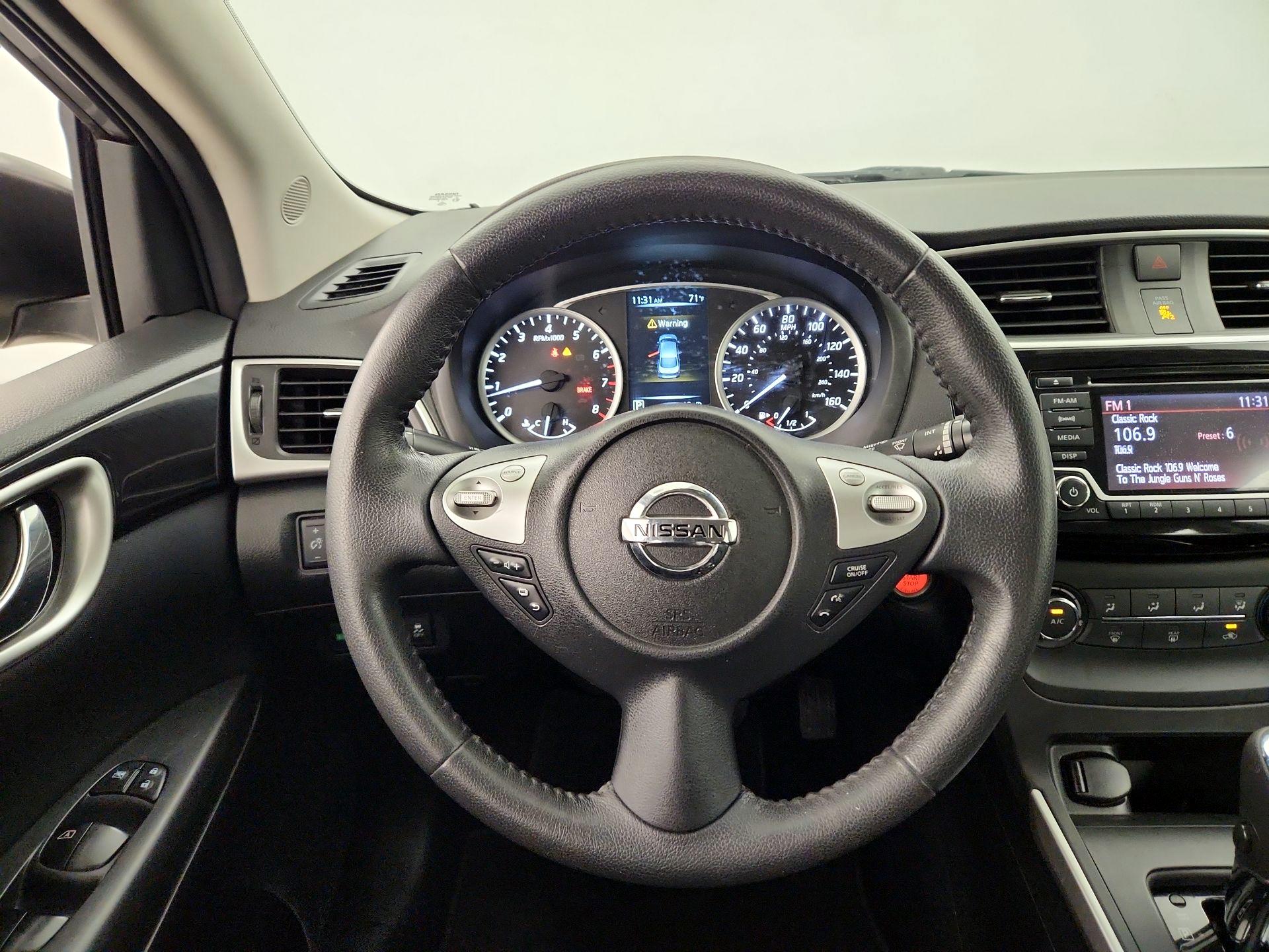 Thumbnail: 2016 Nissan Sentra - 10