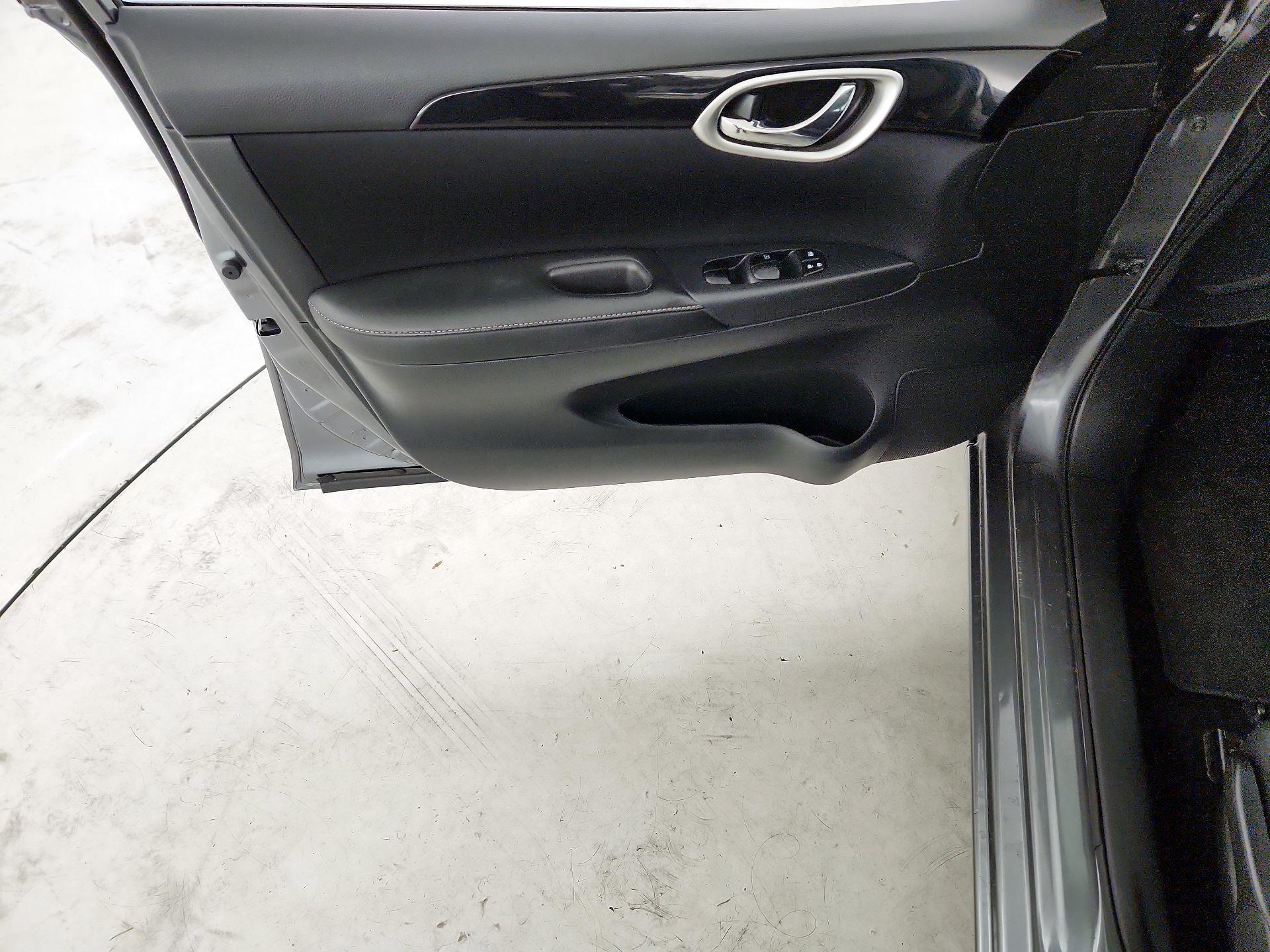 Thumbnail: 2016 Nissan Sentra - 12