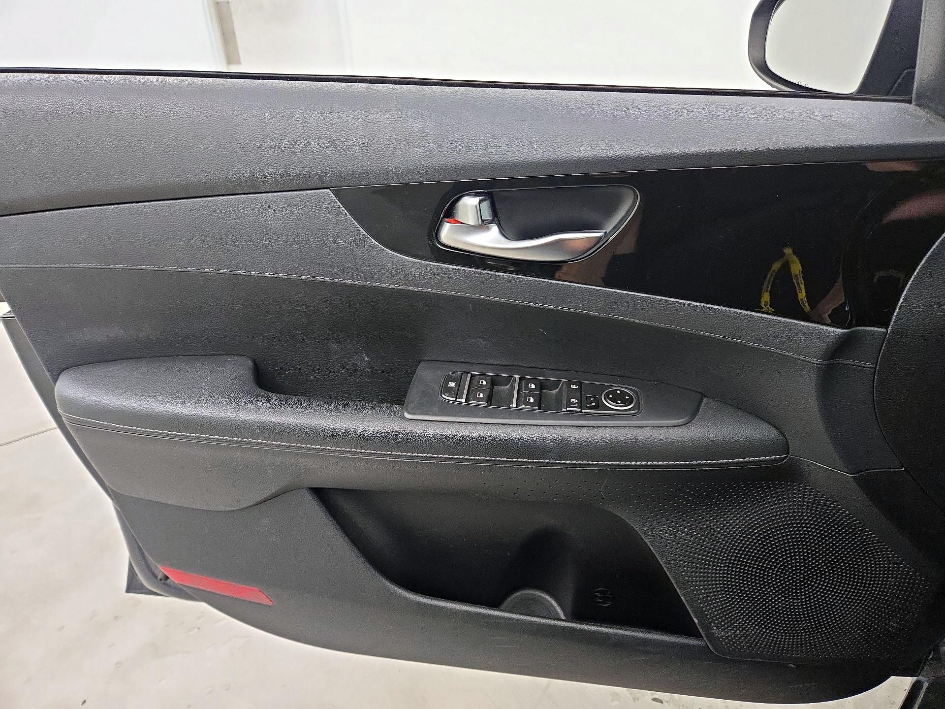 Thumbnail: 2019 Kia Forte - 12