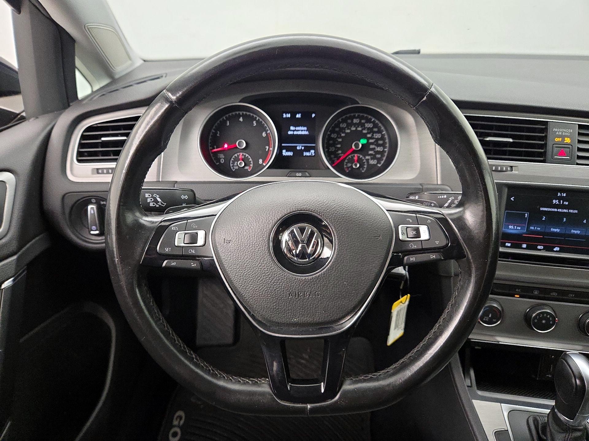 Thumbnail: 2016 Volkswagen Golf - 10