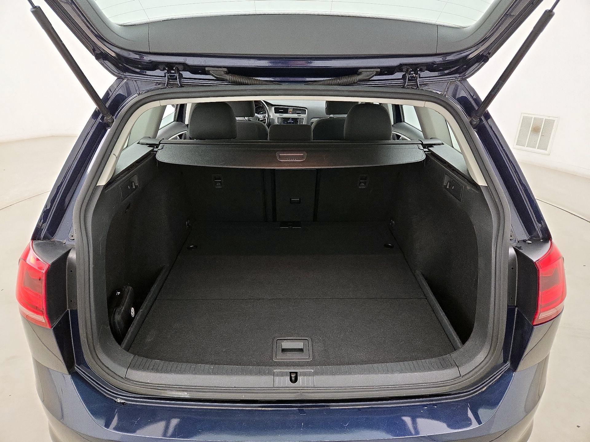 Thumbnail: 2016 Volkswagen Golf - 20
