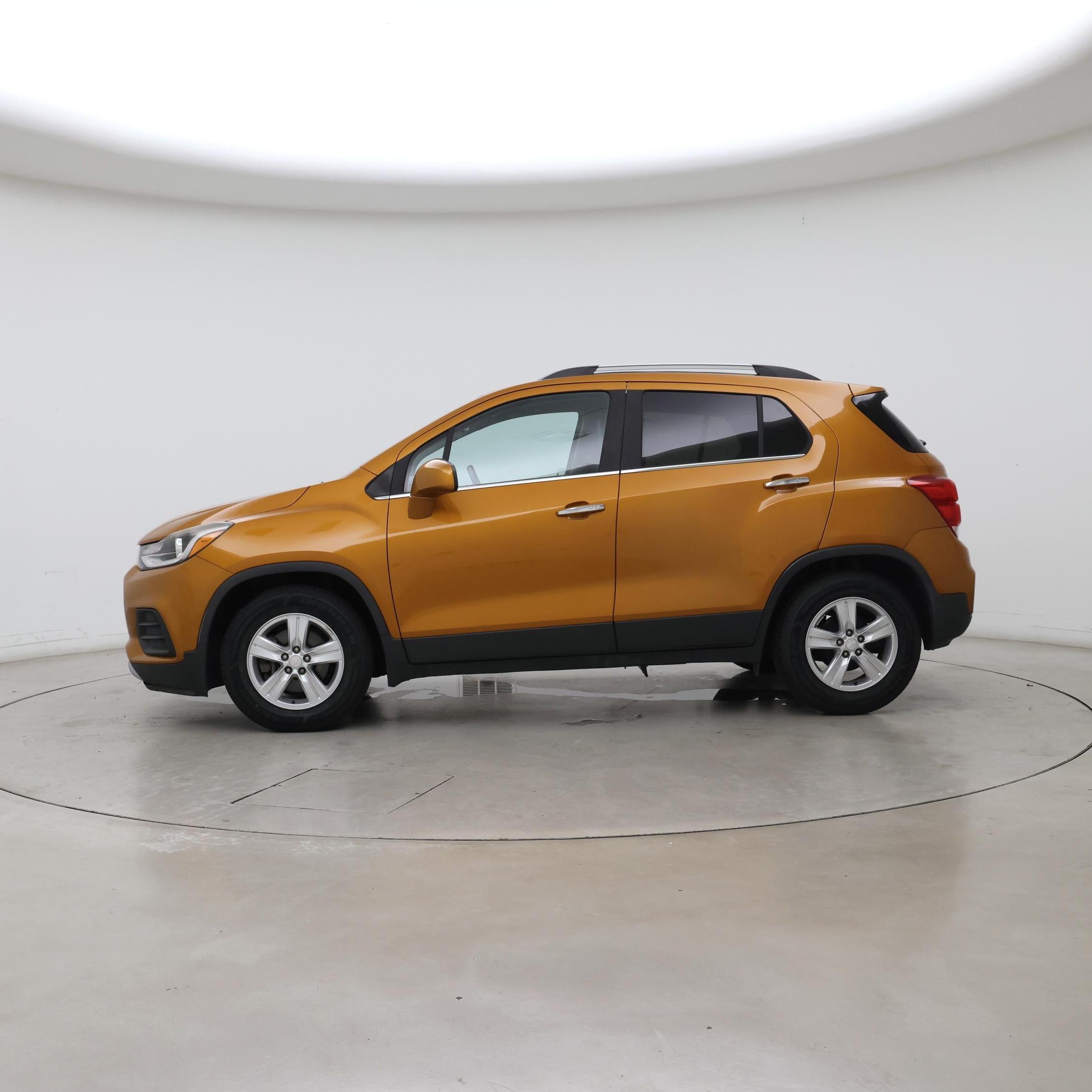 Thumbnail: 2017 Chevrolet Trax - 3