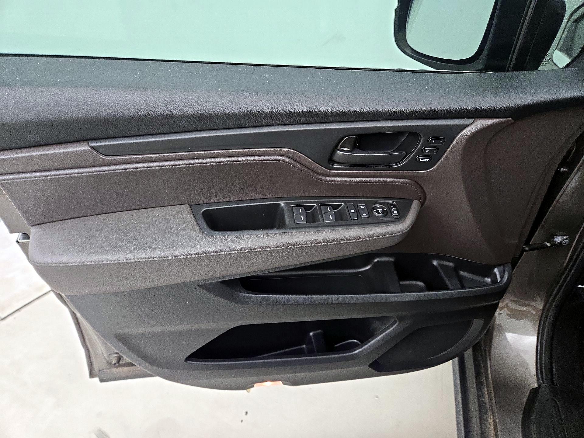 Thumbnail: 2018 Honda Odyssey - 12