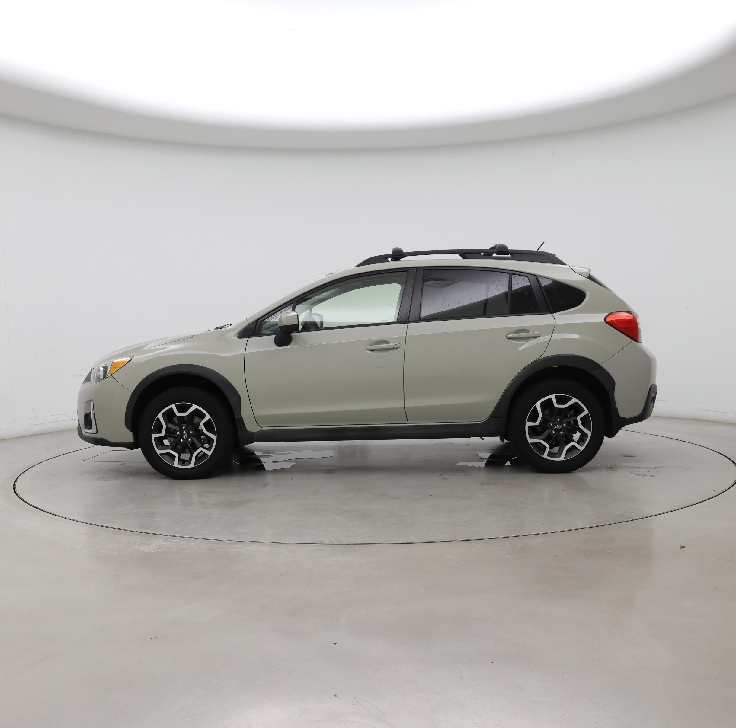Thumbnail: 2017 Subaru Crosstrek - 3