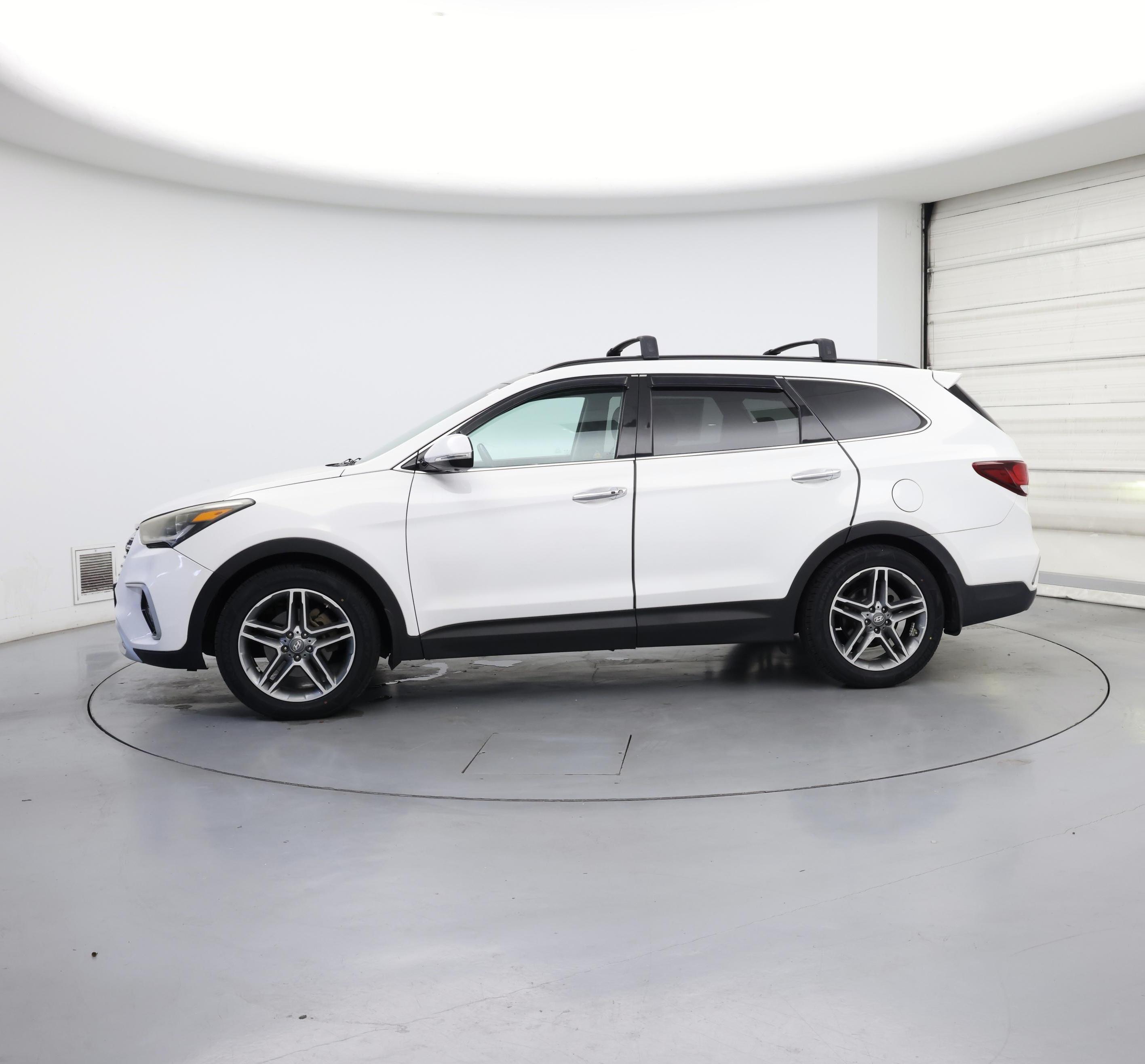 Thumbnail: 2017 Hyundai Santa Fe - 3