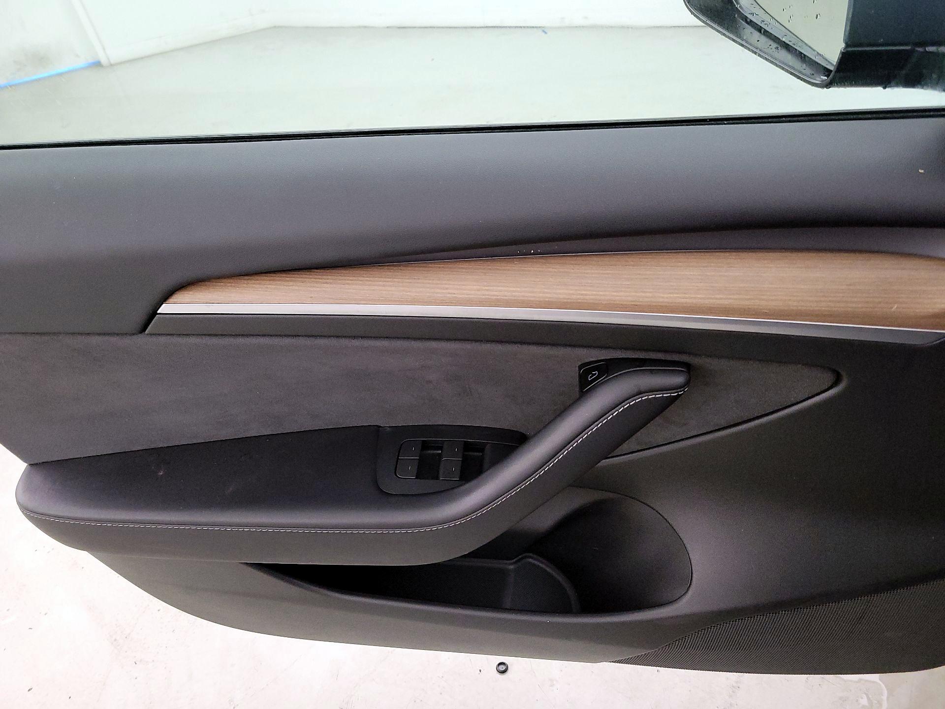 Thumbnail: 2023 Tesla Model 3 - 10