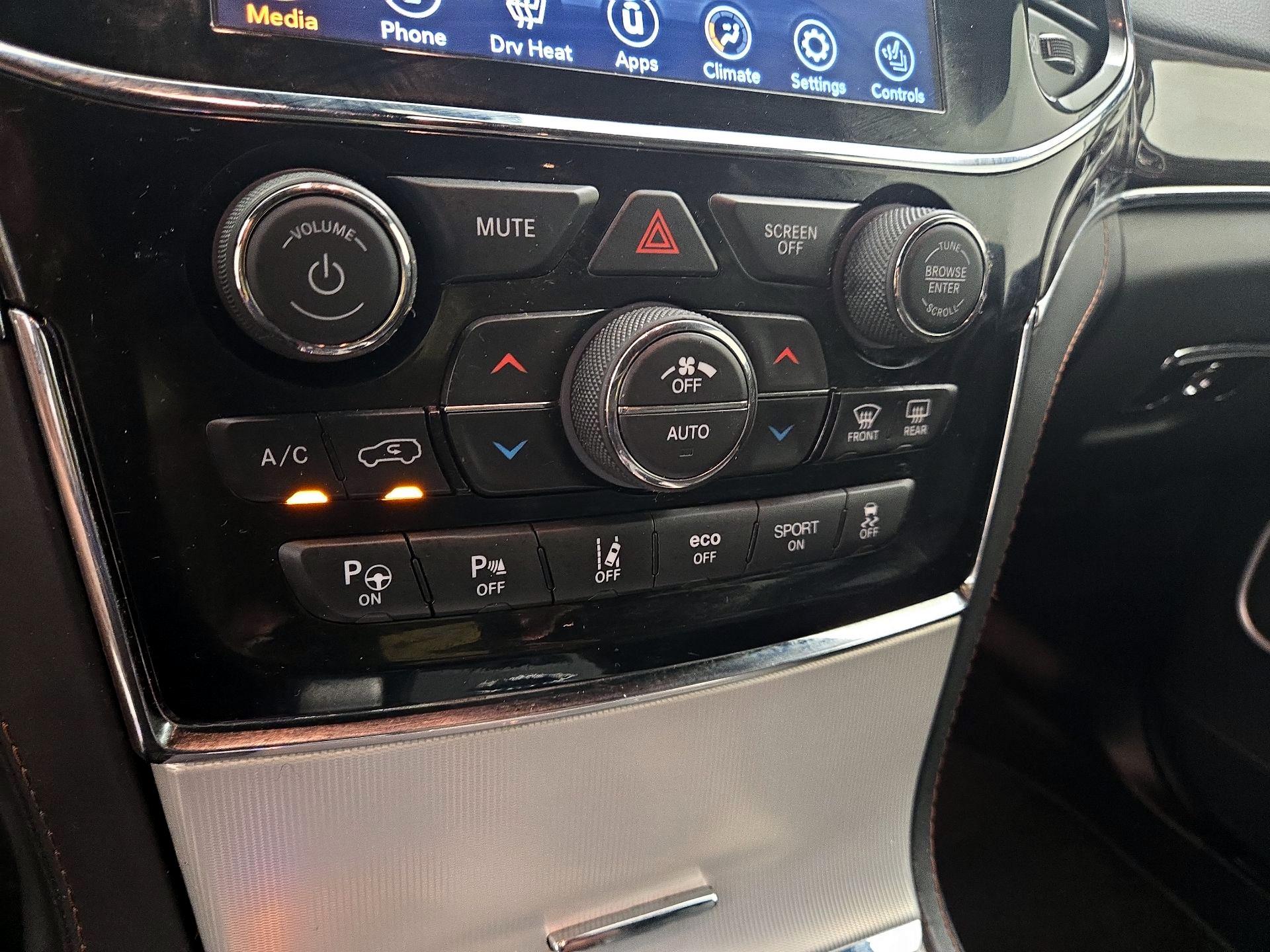 Thumbnail: 2020 Jeep Grand Cherokee - 16