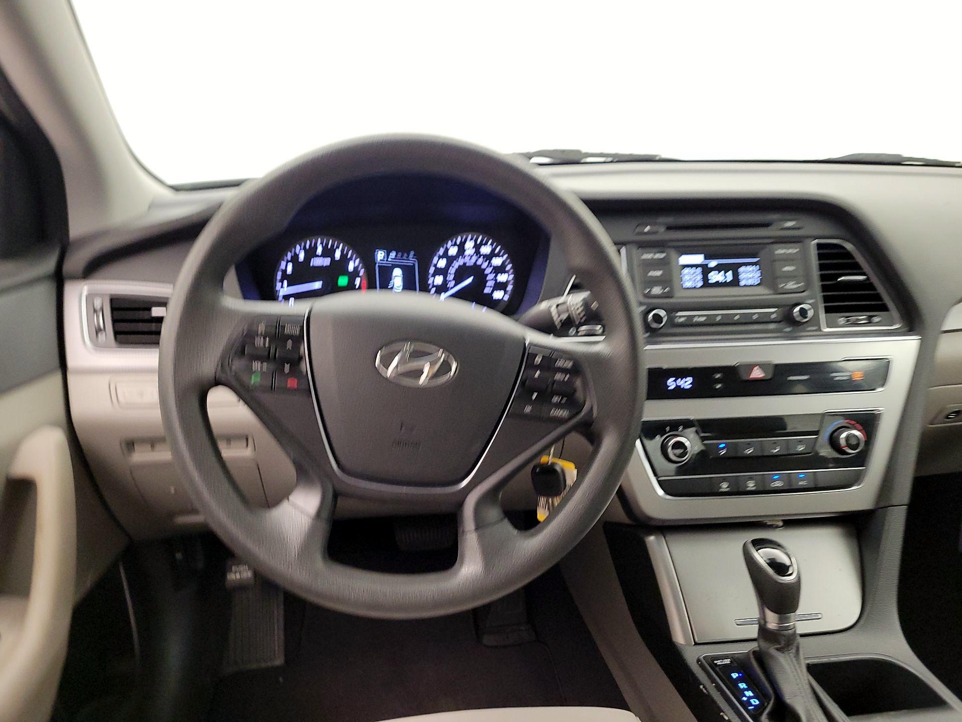 Thumbnail: 2017 Hyundai Sonata - 10