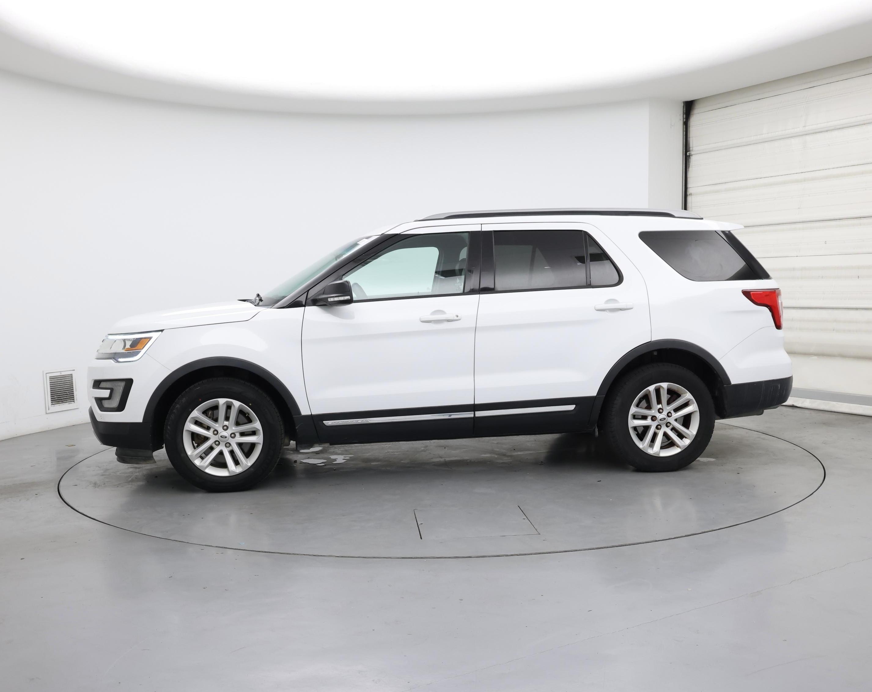 Thumbnail: 2017 Ford Explorer - 3