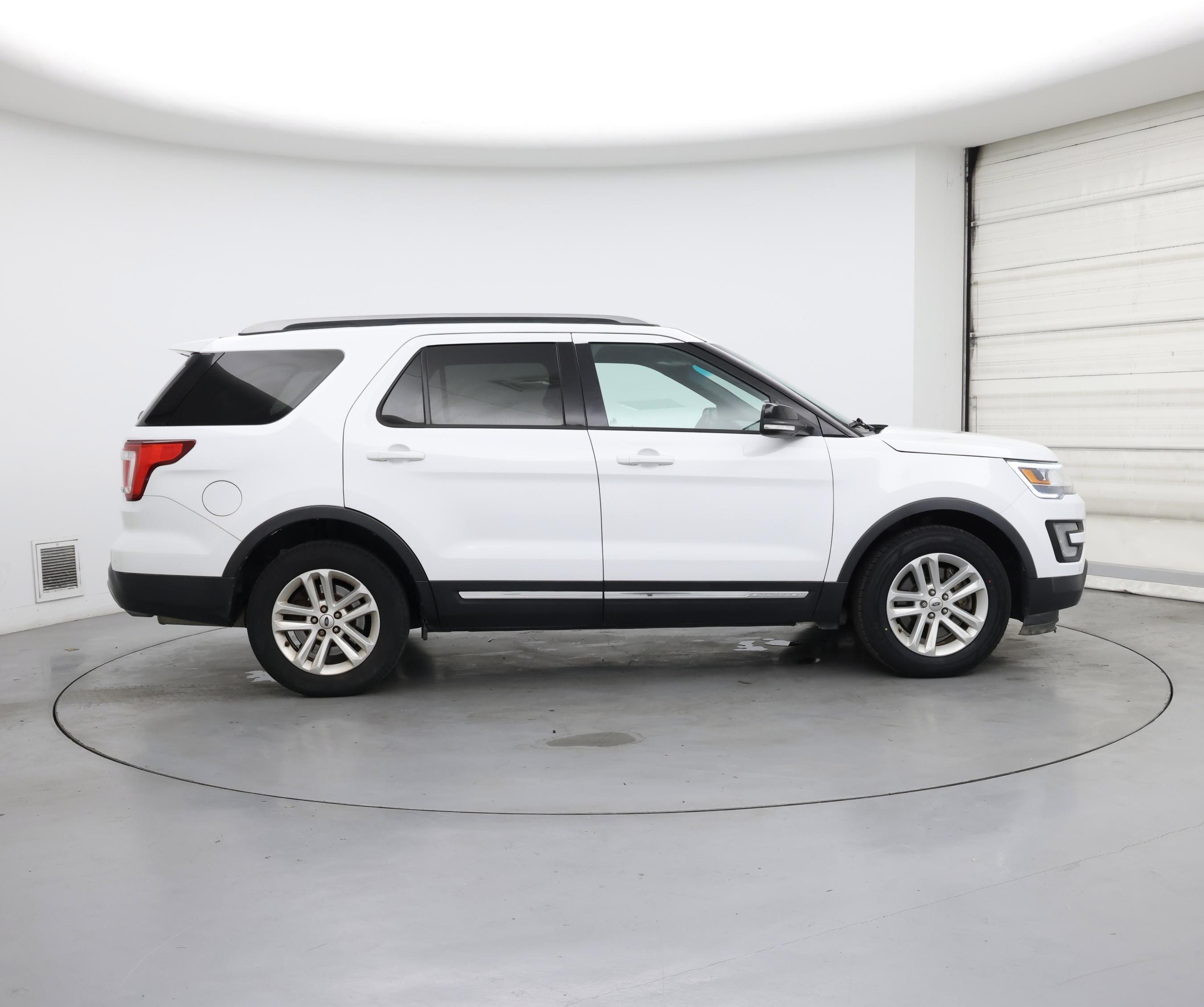 Thumbnail: 2017 Ford Explorer - 7