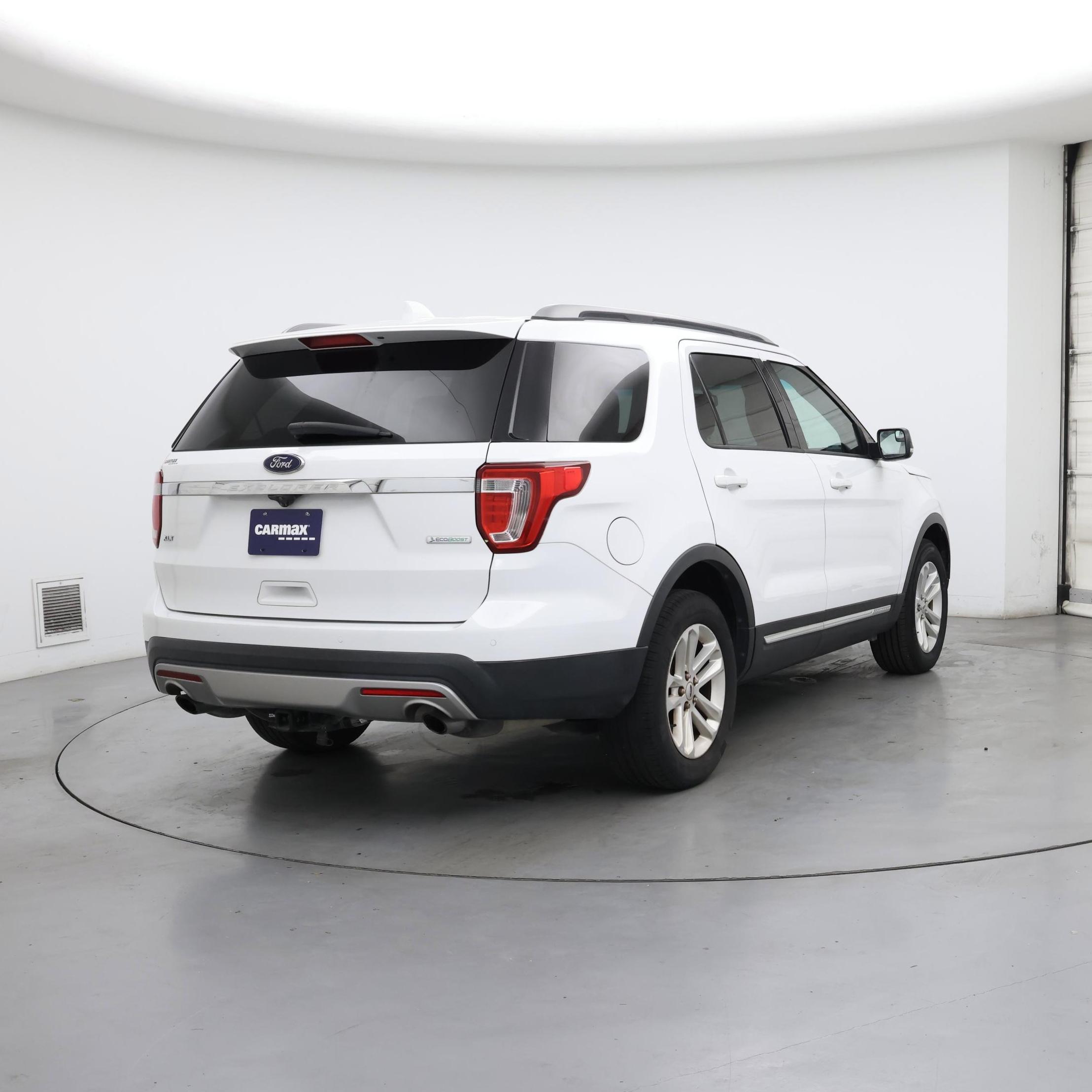 Thumbnail: 2017 Ford Explorer - 8