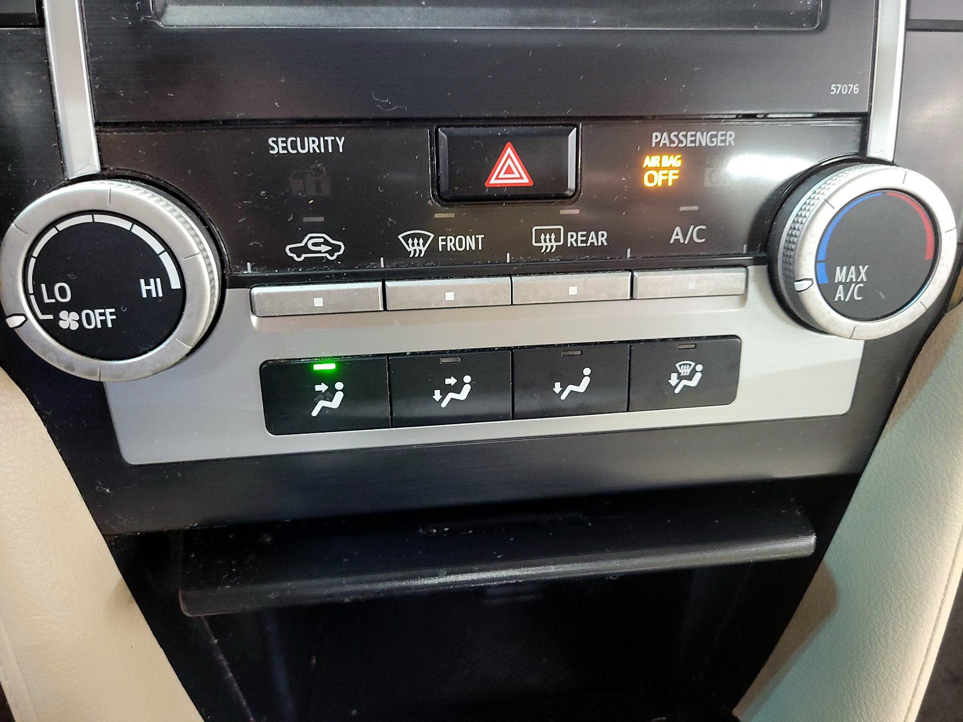 Thumbnail: 2014 Toyota Camry - 14