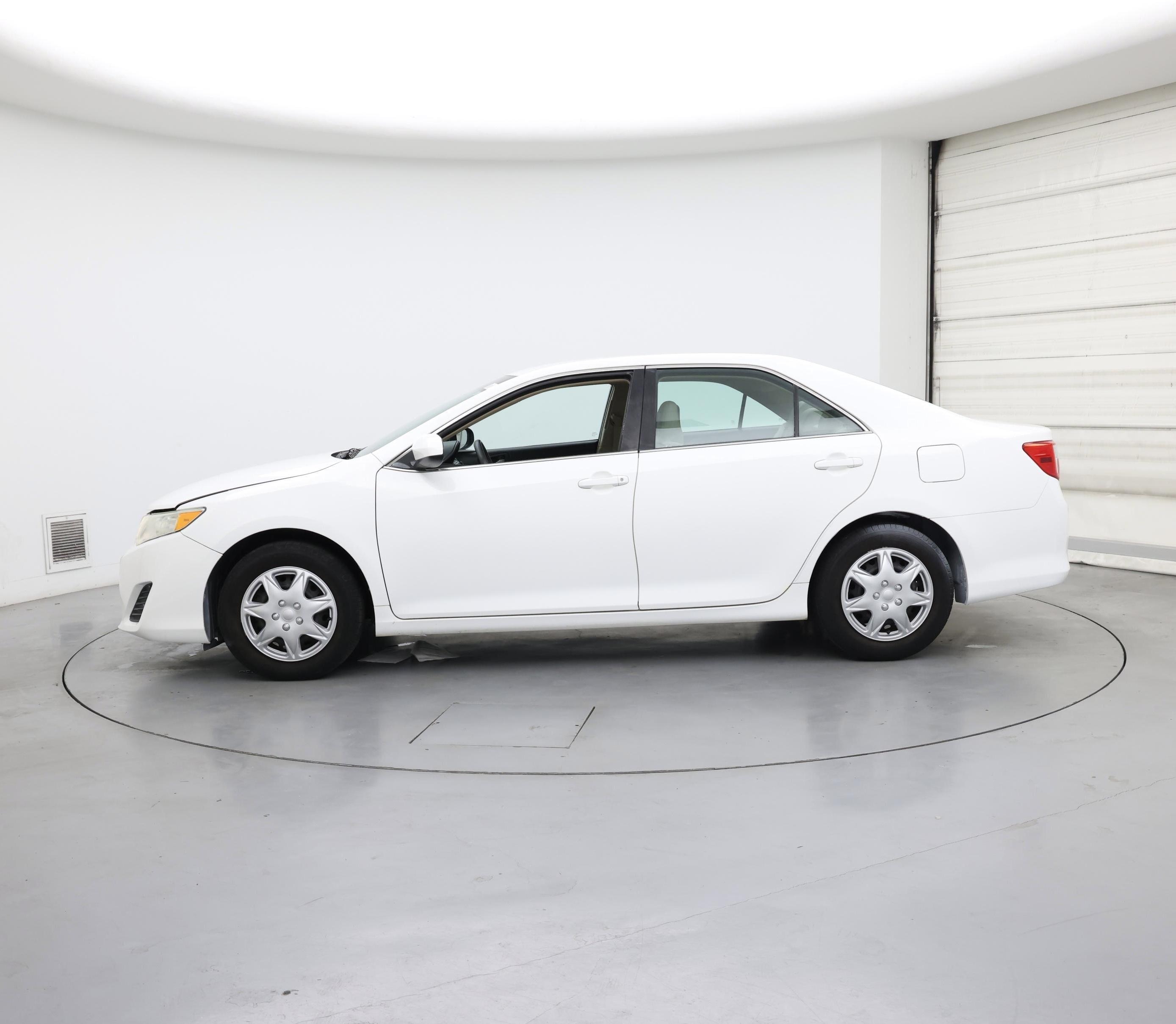 Thumbnail: 2014 Toyota Camry - 3