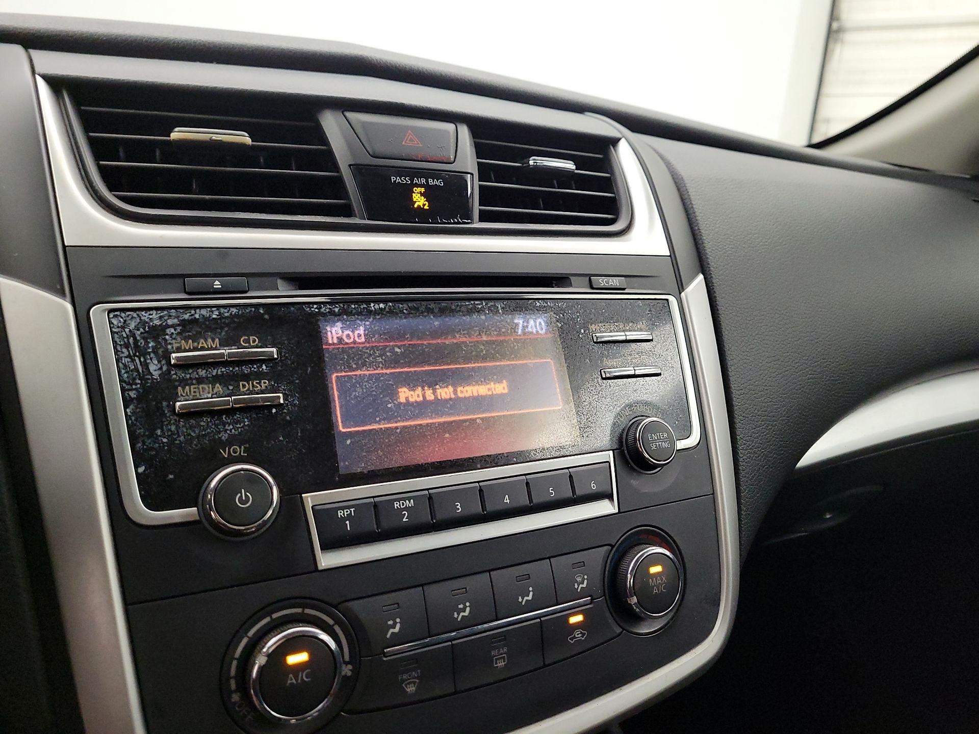 Thumbnail: 2016 Nissan Altima - 13