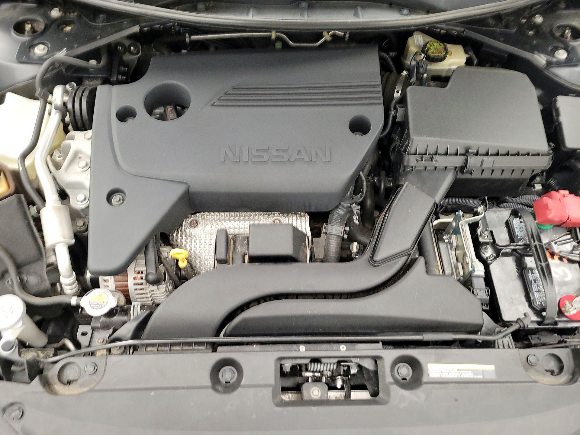 Thumbnail: 2016 Nissan Altima - 17