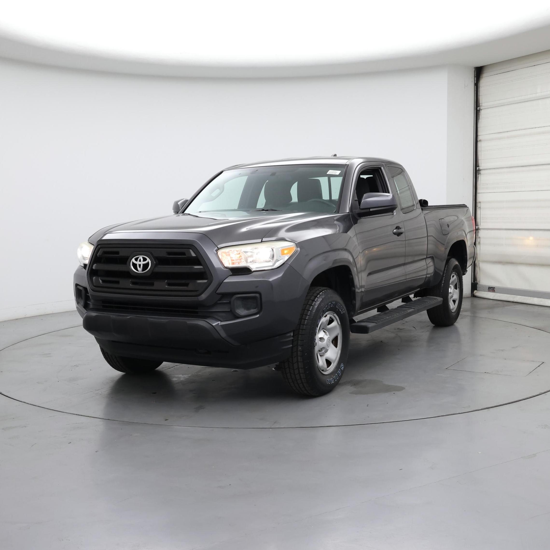 Thumbnail: 2017 Toyota Tacoma - 4