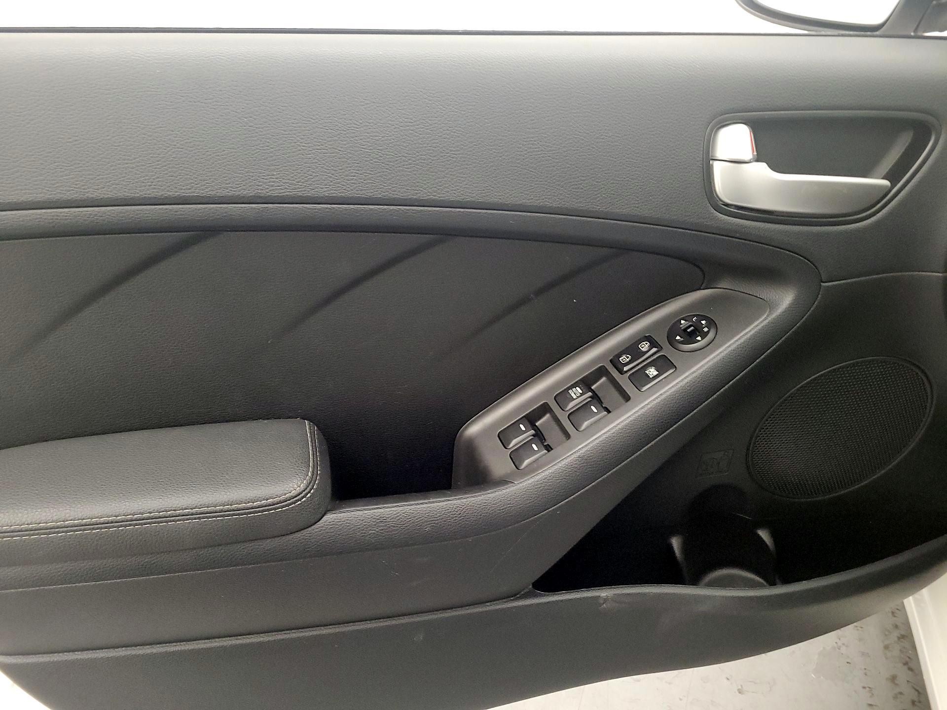 Thumbnail: 2018 Kia Forte - 12