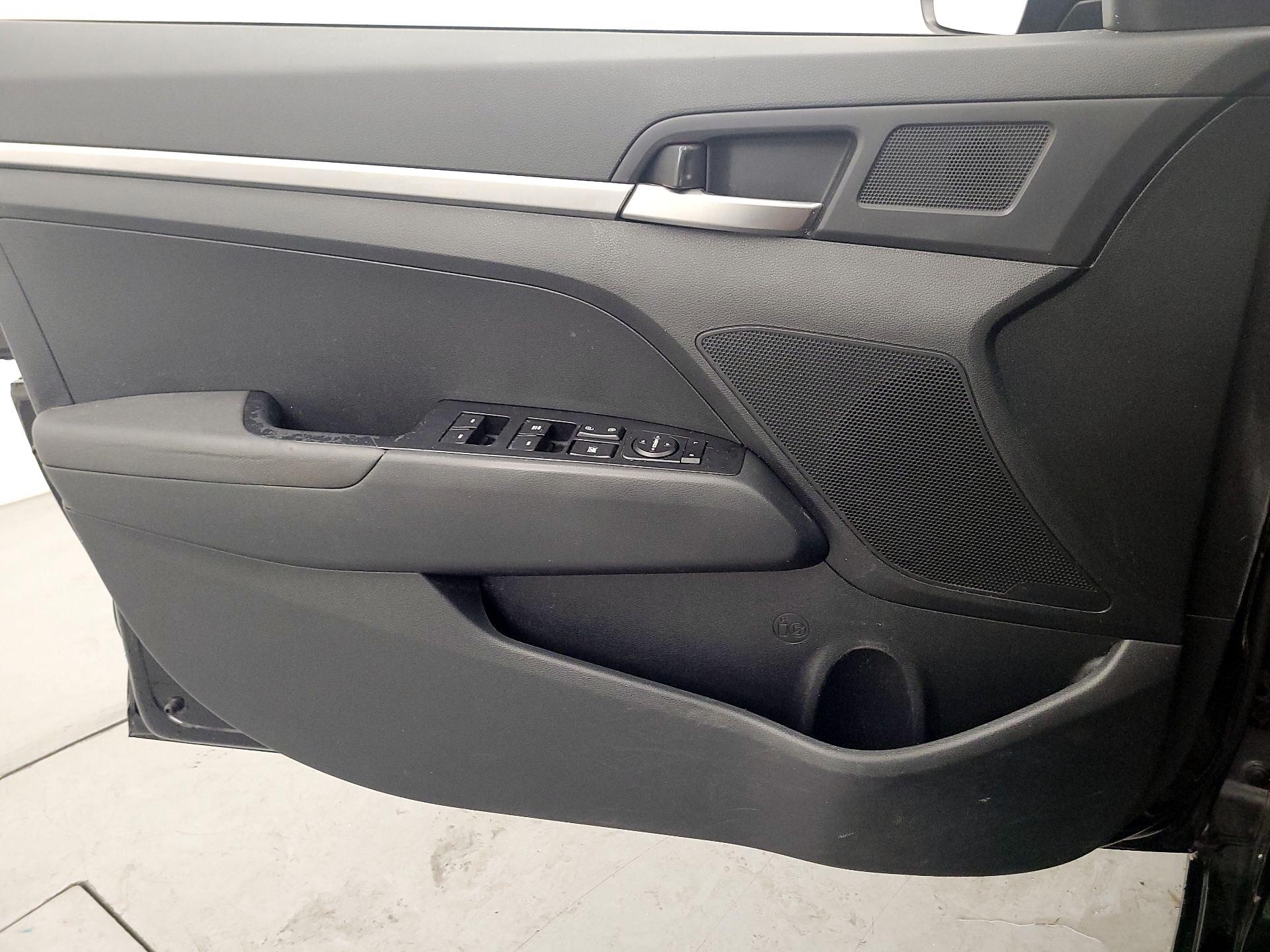 Thumbnail: 2019 Hyundai Elantra - 12