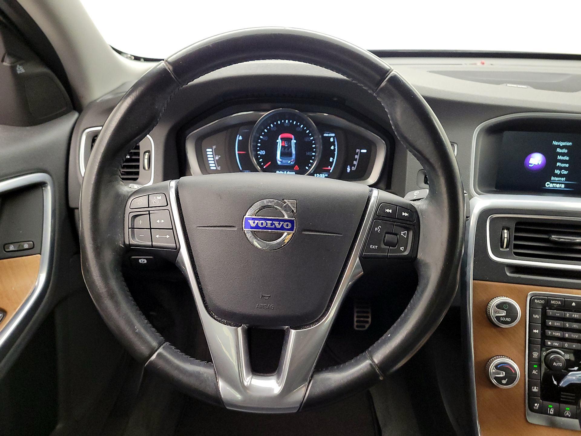 Thumbnail: 2016 Volvo S60 - 10