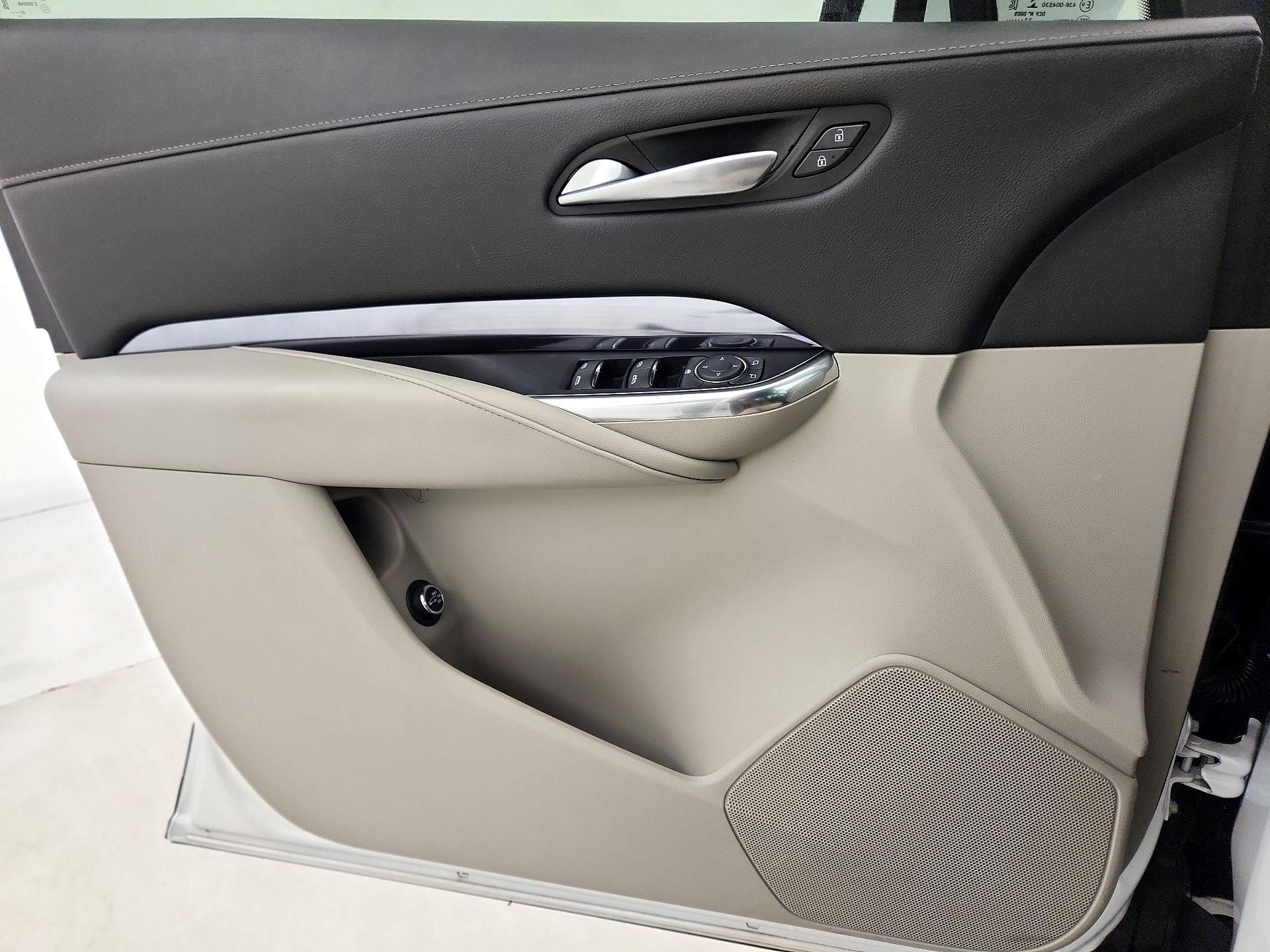 Thumbnail: 2023 Cadillac XT4 - 12