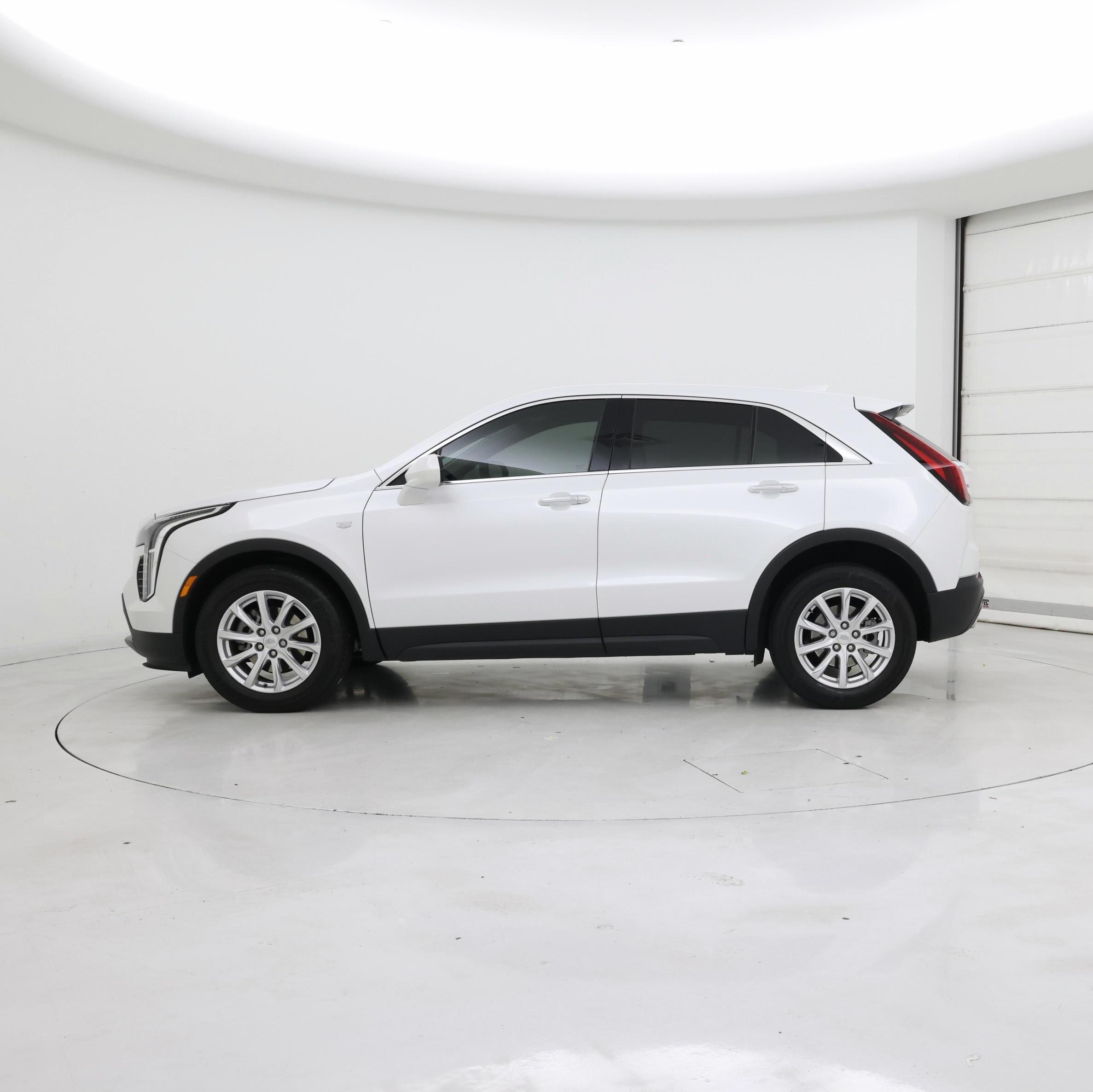 Thumbnail: 2023 Cadillac XT4 - 3