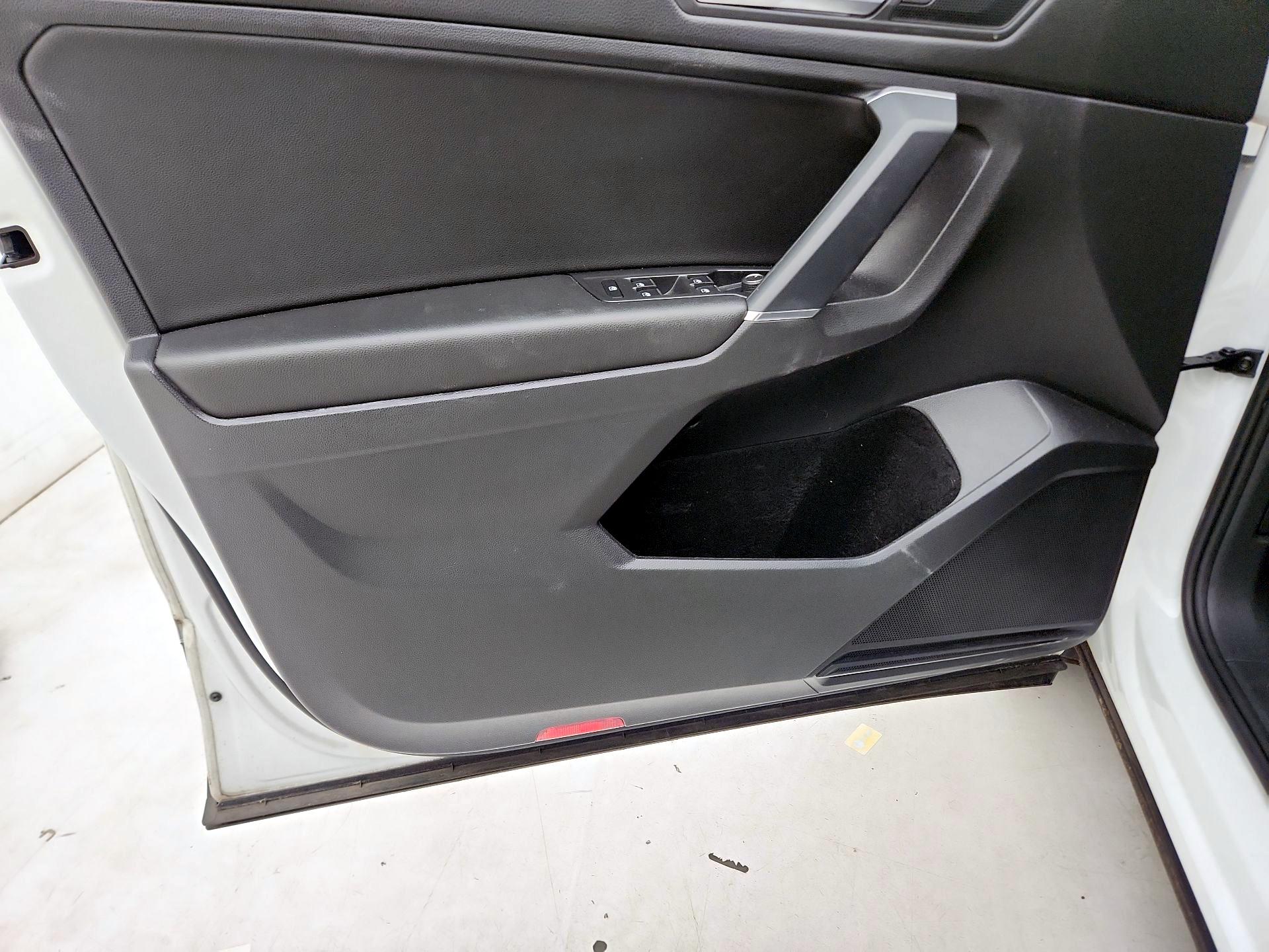 Thumbnail: 2020 Volkswagen Tiguan - 12