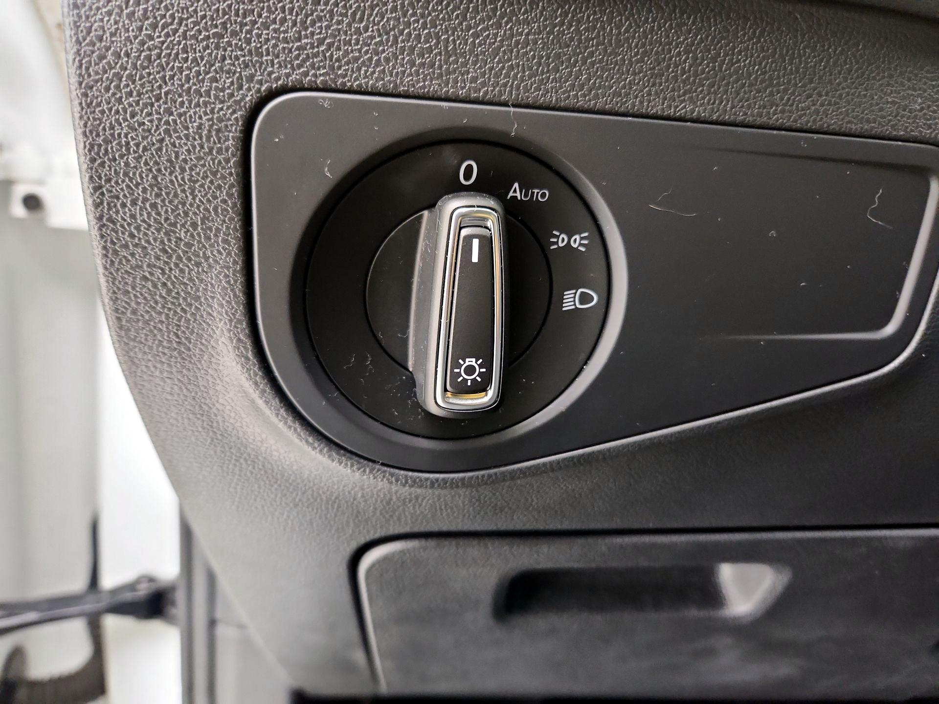 Thumbnail: 2020 Volkswagen Tiguan - 13