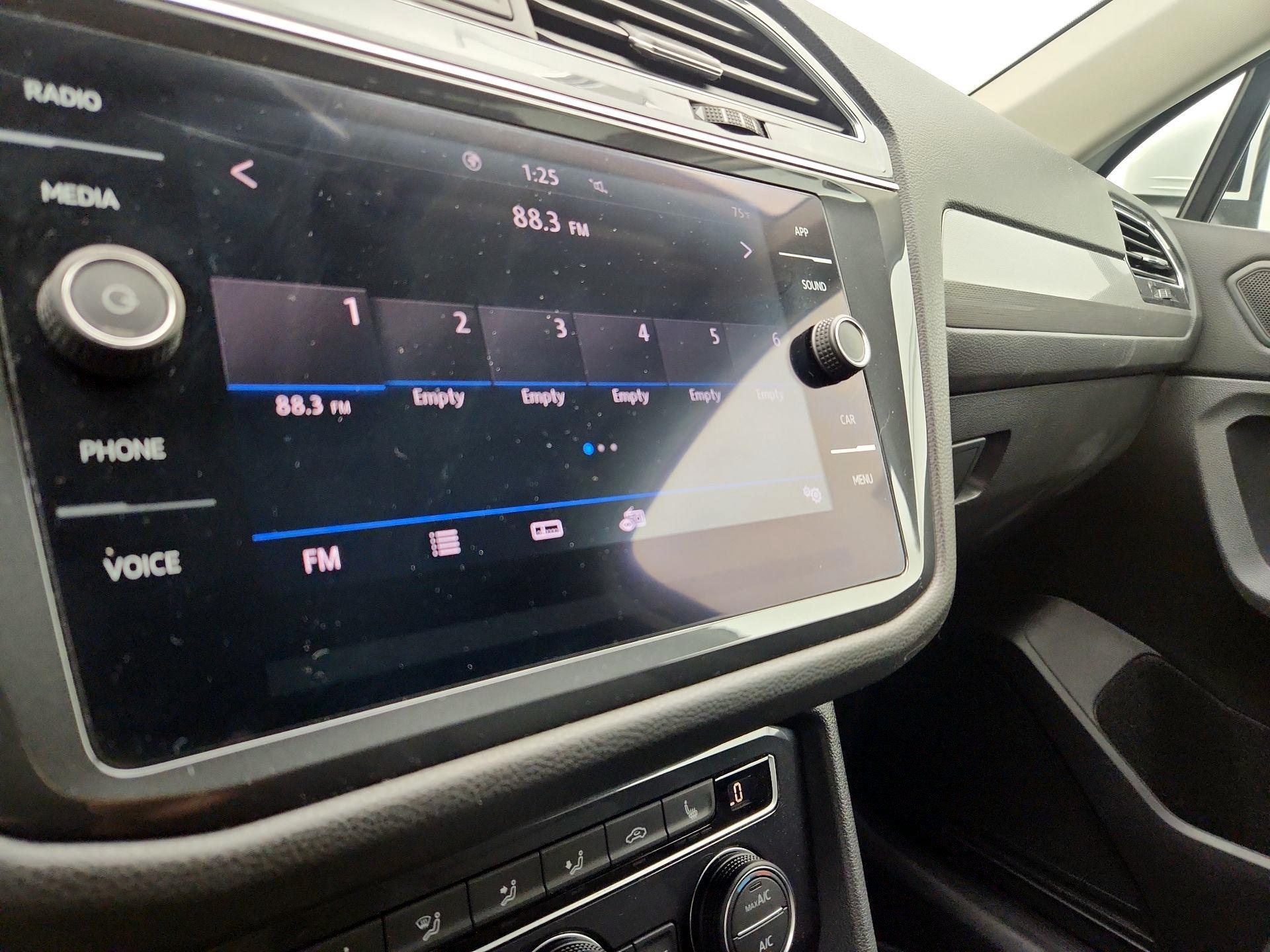 Thumbnail: 2020 Volkswagen Tiguan - 15