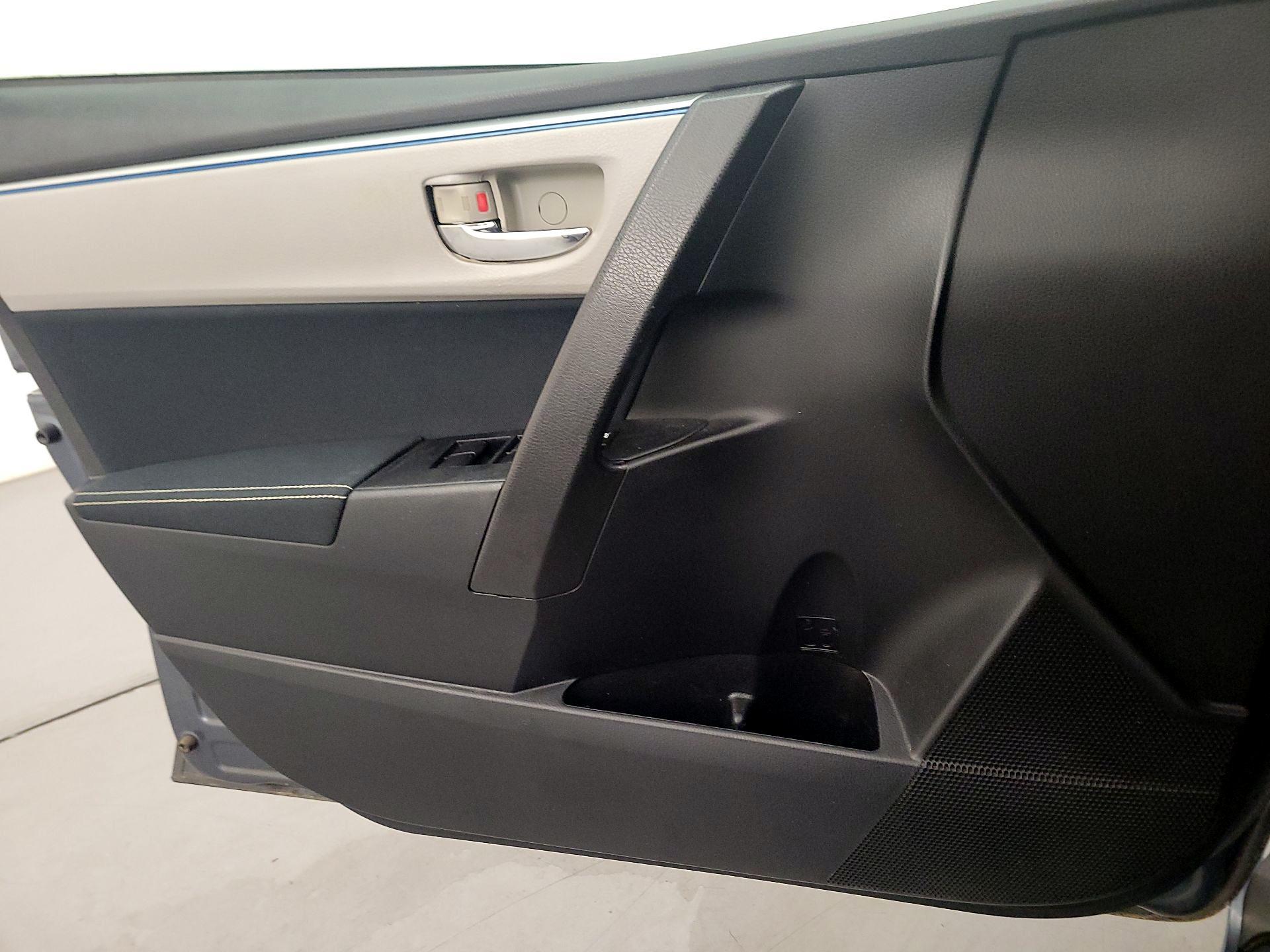 Thumbnail: 2015 Toyota Corolla - 12