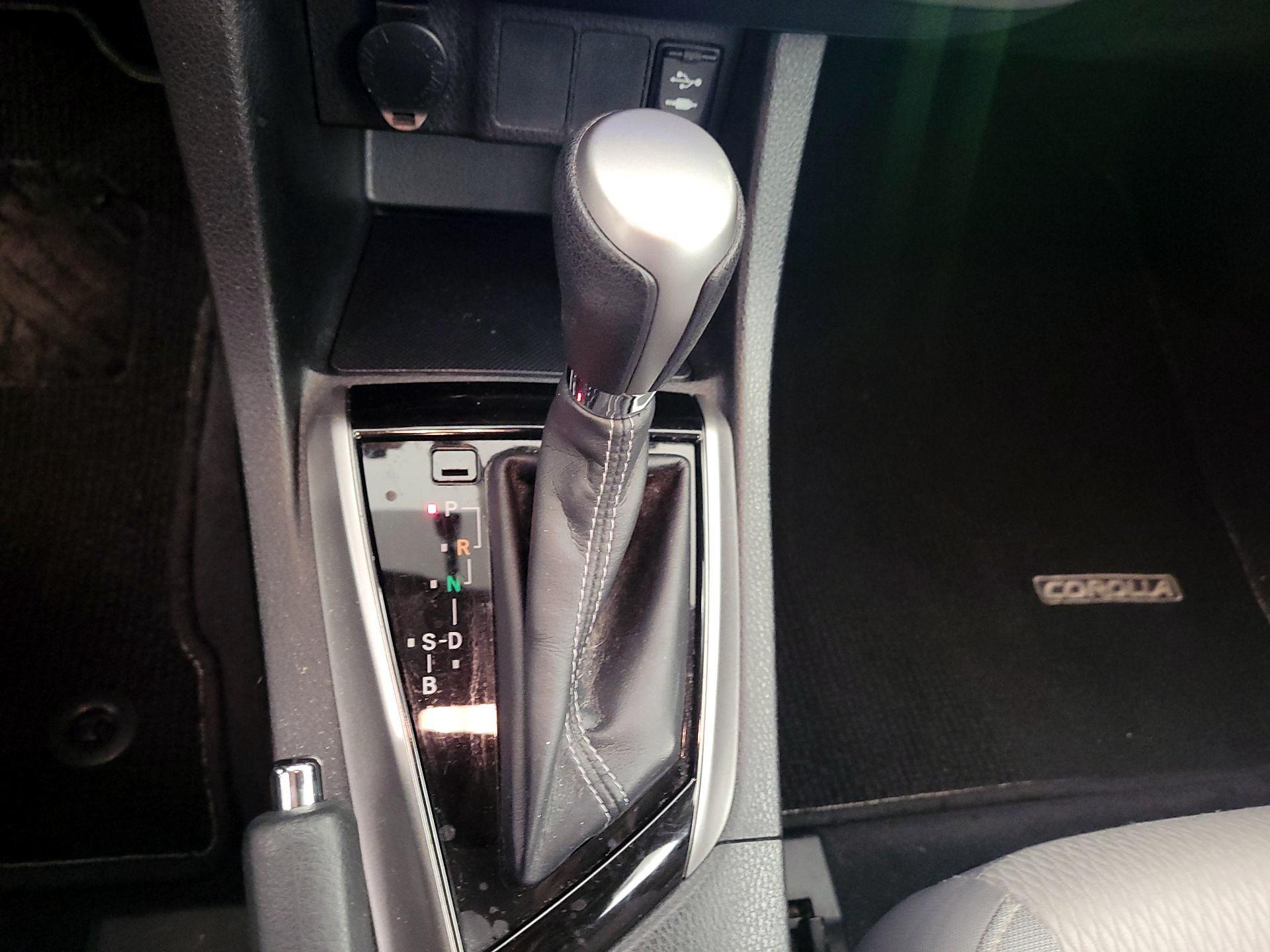 Thumbnail: 2015 Toyota Corolla - 15