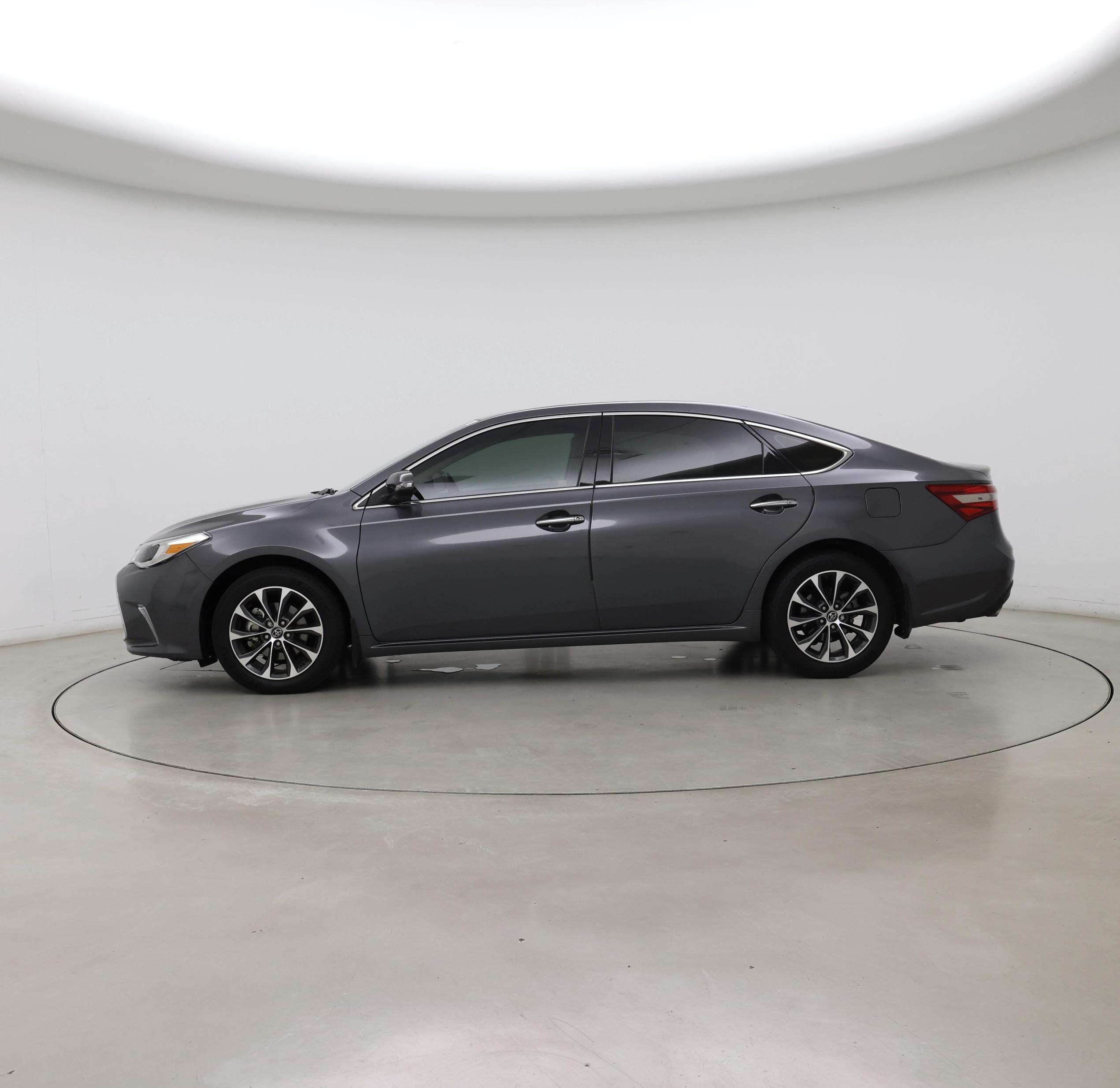 Thumbnail: 2018 Toyota Avalon - 3