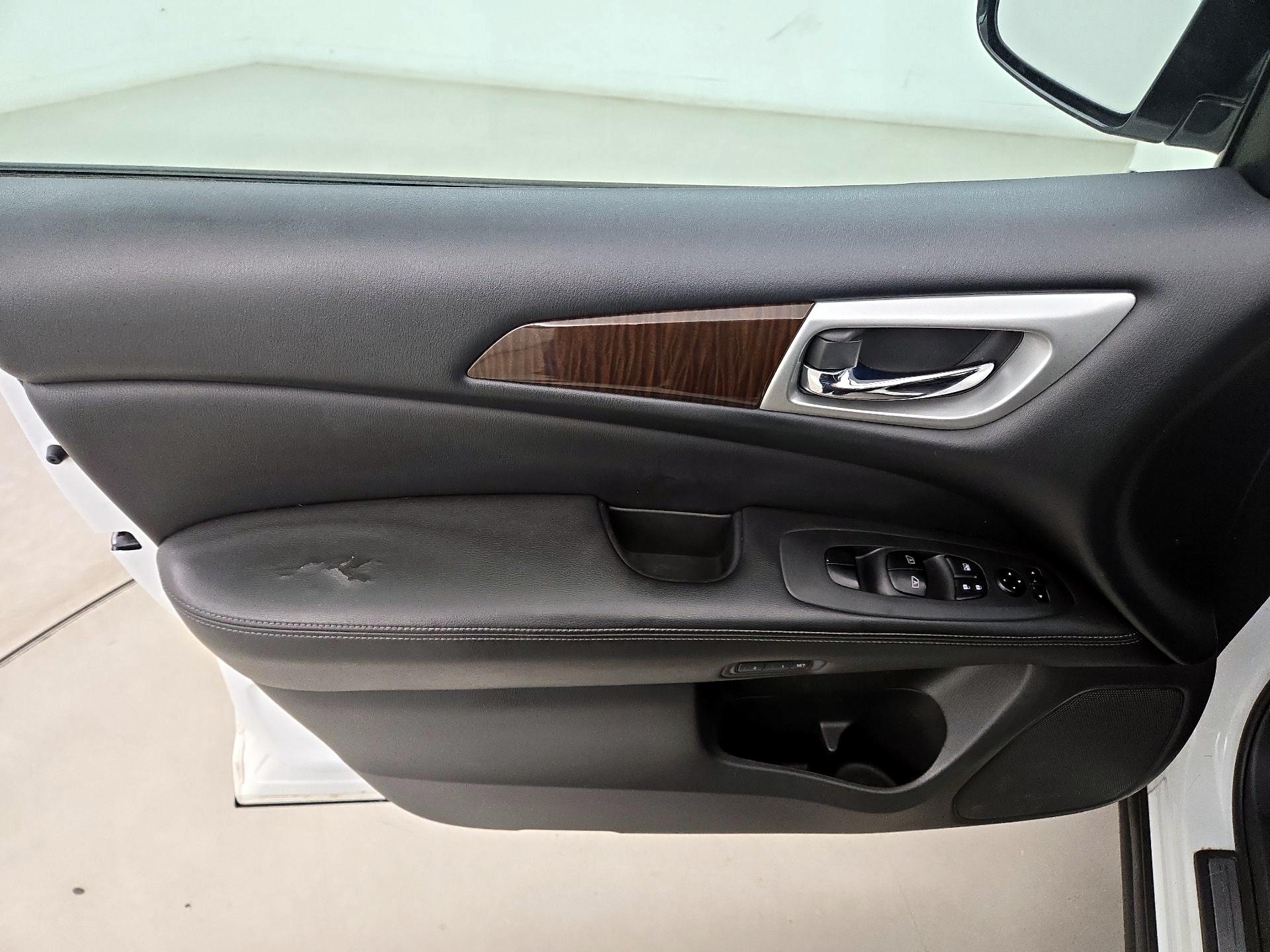 Thumbnail: 2015 Nissan Pathfinder - 12