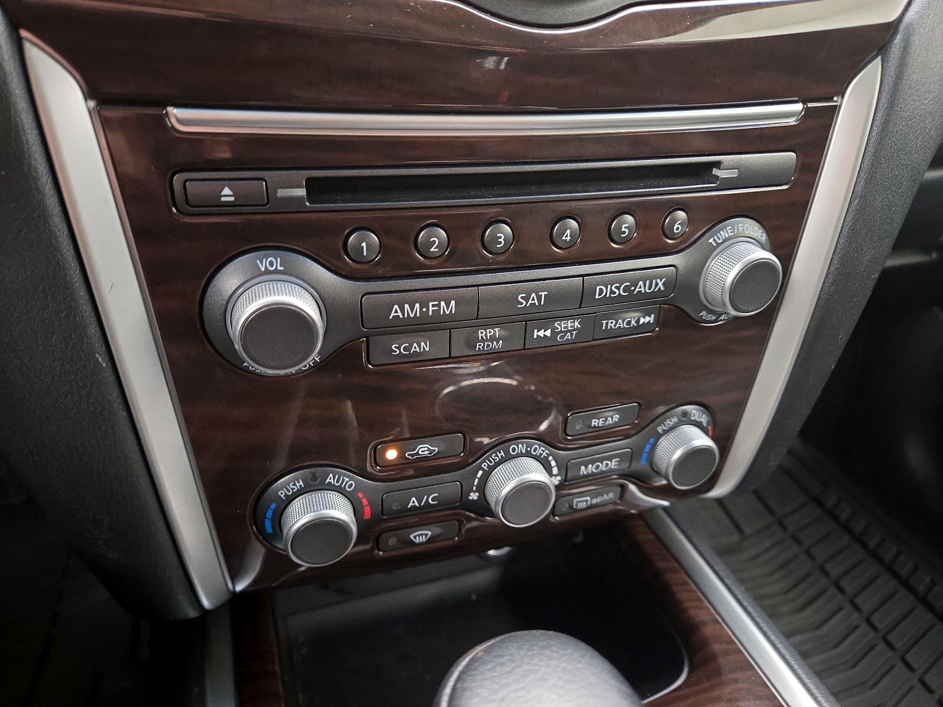 Thumbnail: 2015 Nissan Pathfinder - 17