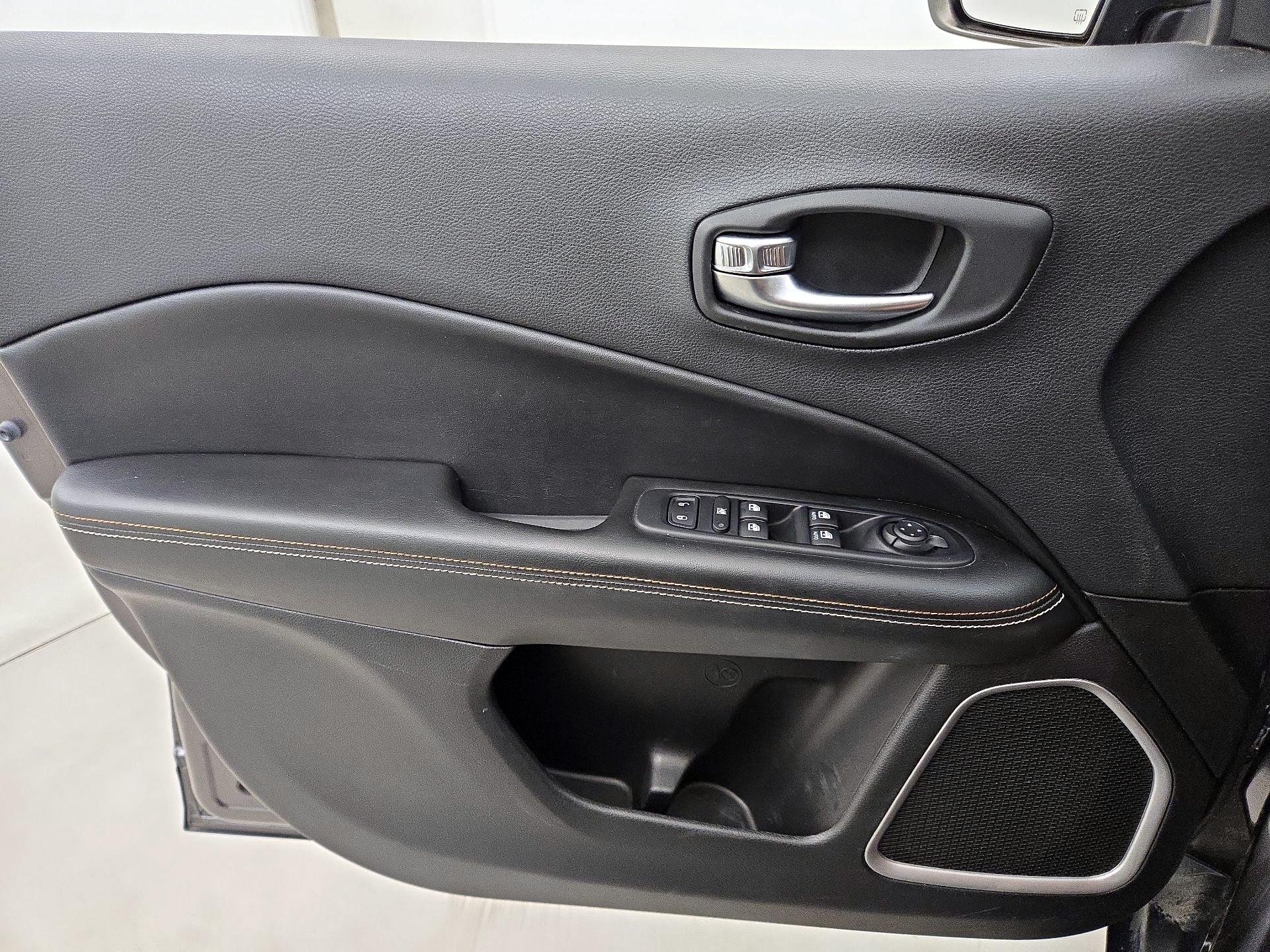 Thumbnail: 2019 Jeep Compass - 12