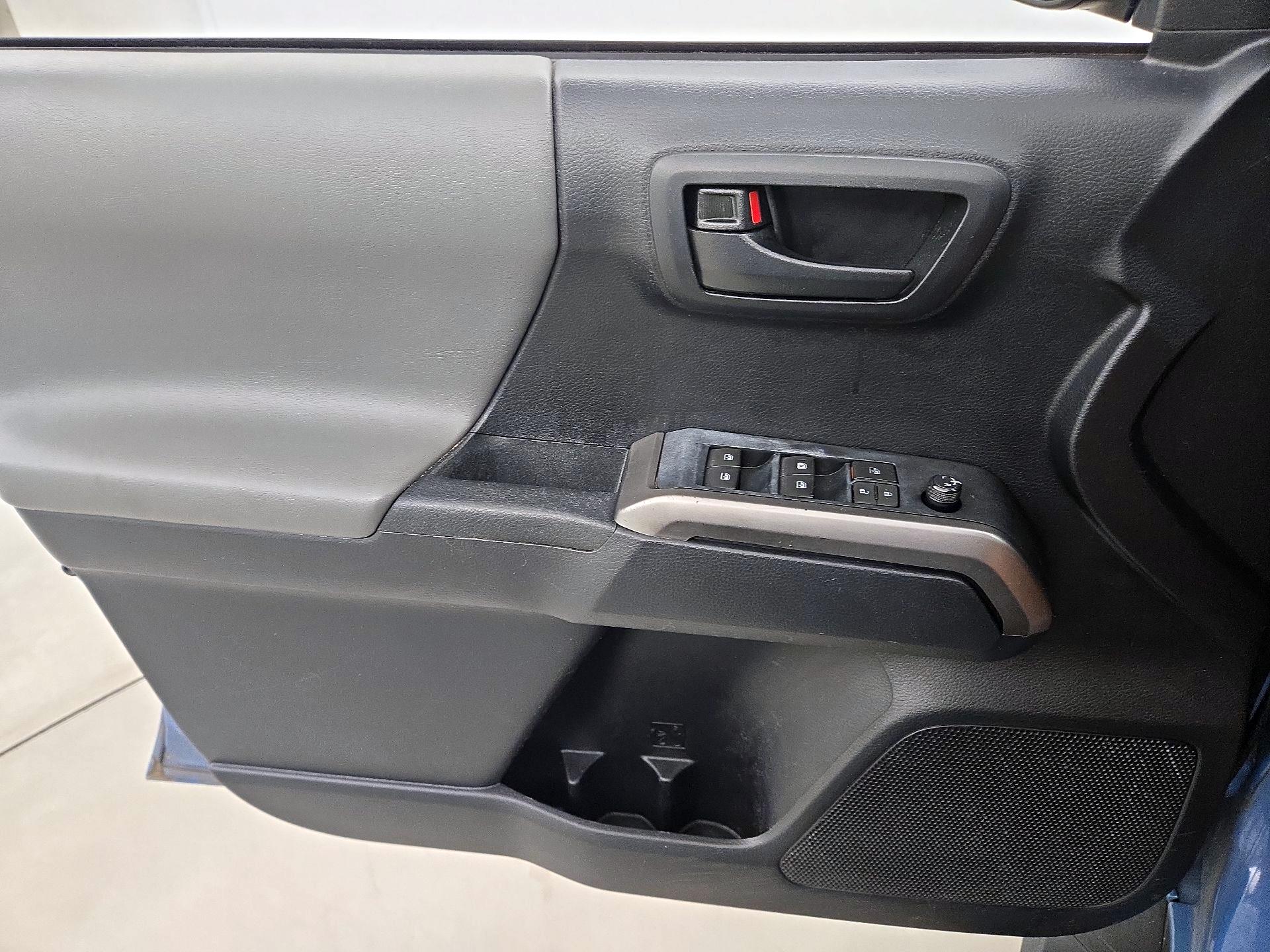 Thumbnail: 2019 Toyota Tacoma - 12