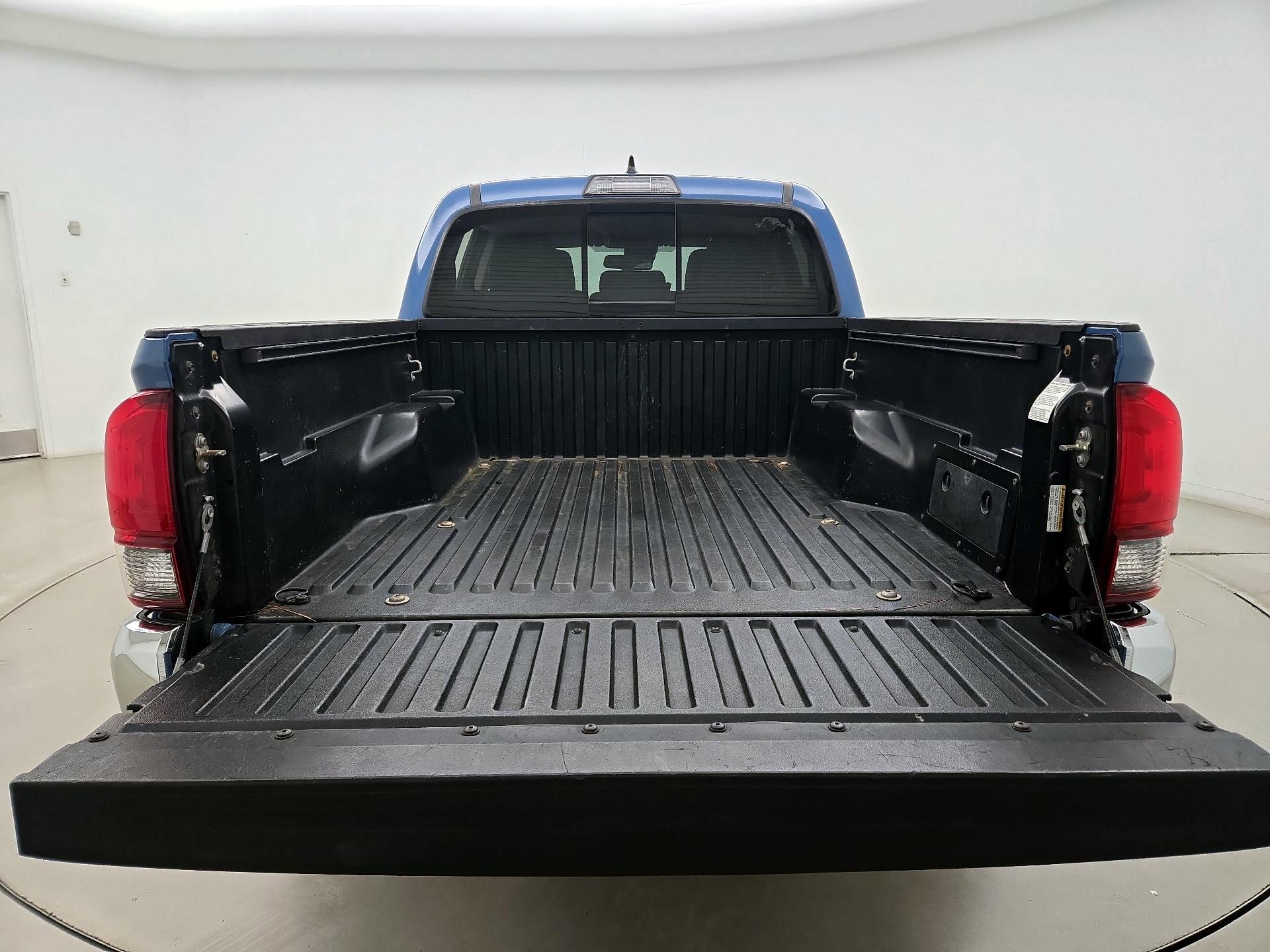 Thumbnail: 2019 Toyota Tacoma - 20