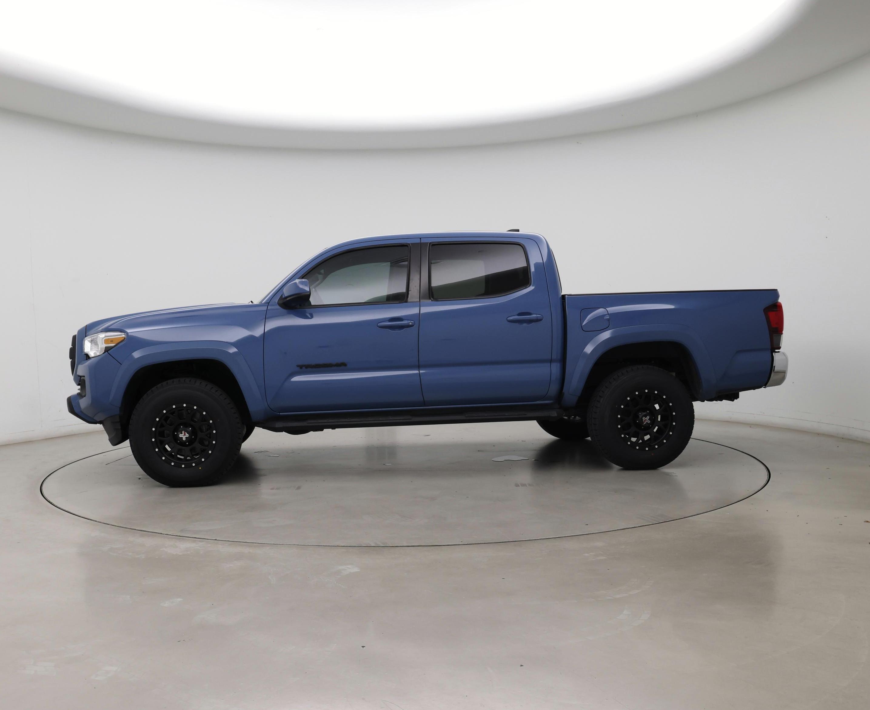 Thumbnail: 2019 Toyota Tacoma - 3