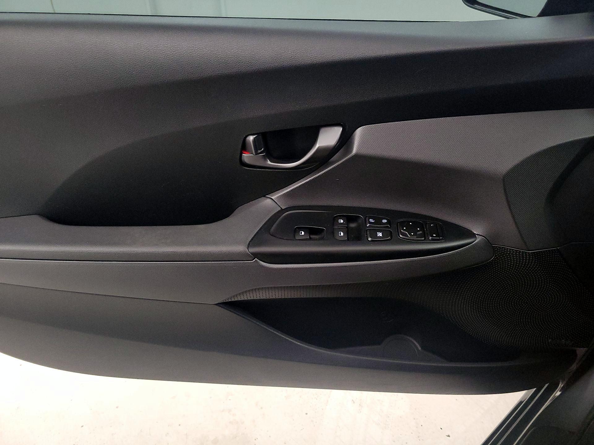 Thumbnail: 2020 Hyundai Veloster - 10